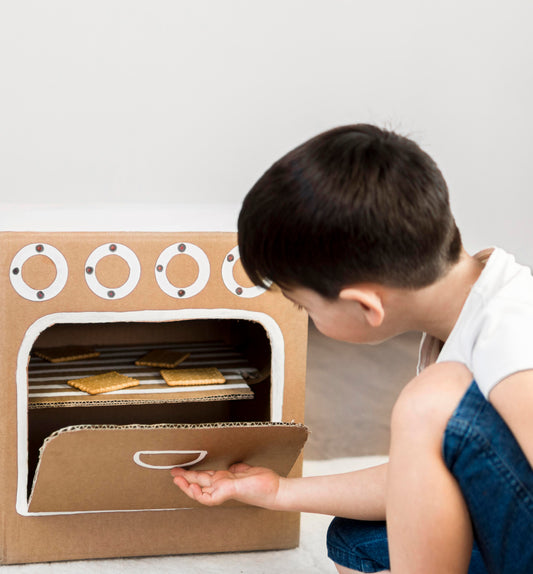 activité créative pour les enfants avec du carton recyclé. cuisine pour enfant