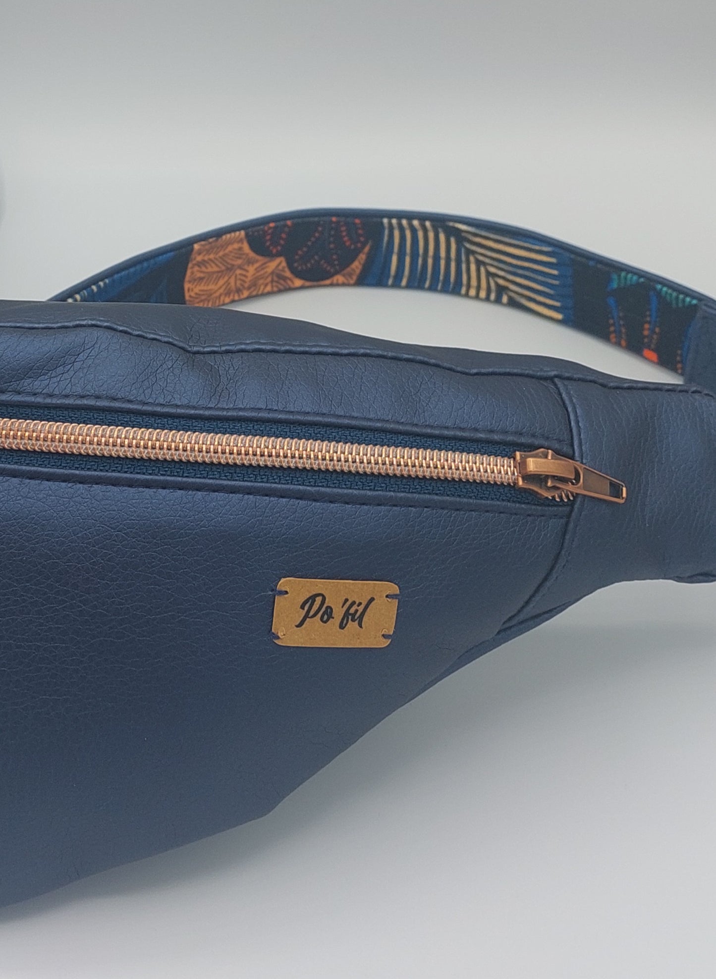 Sac banane simili cuir couleur bleu métalisé