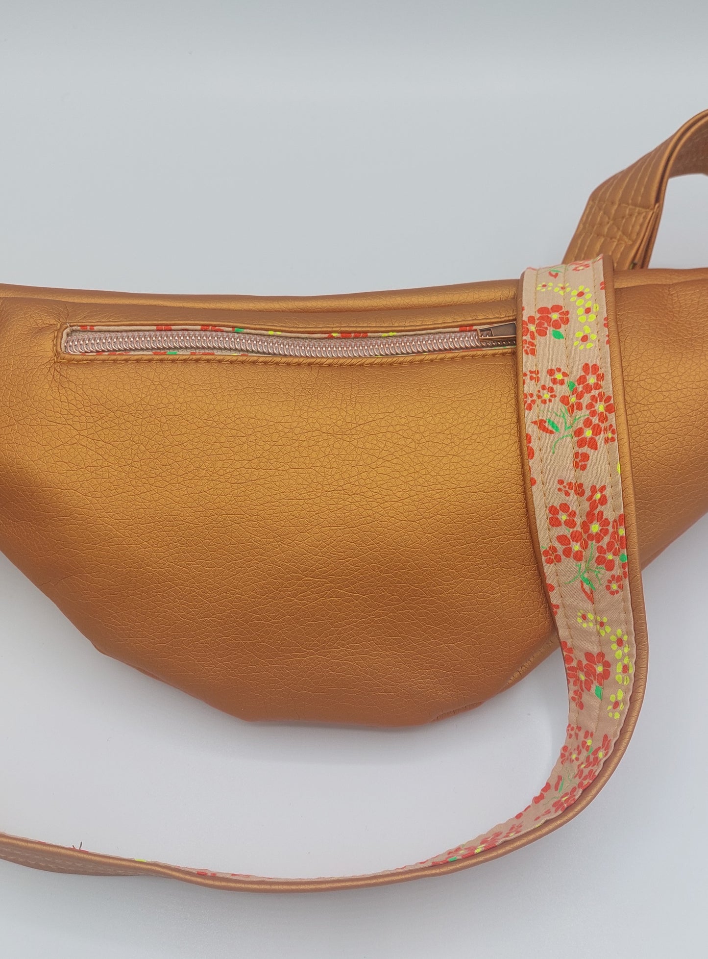 Sac banane simili cuir couleur cuivre