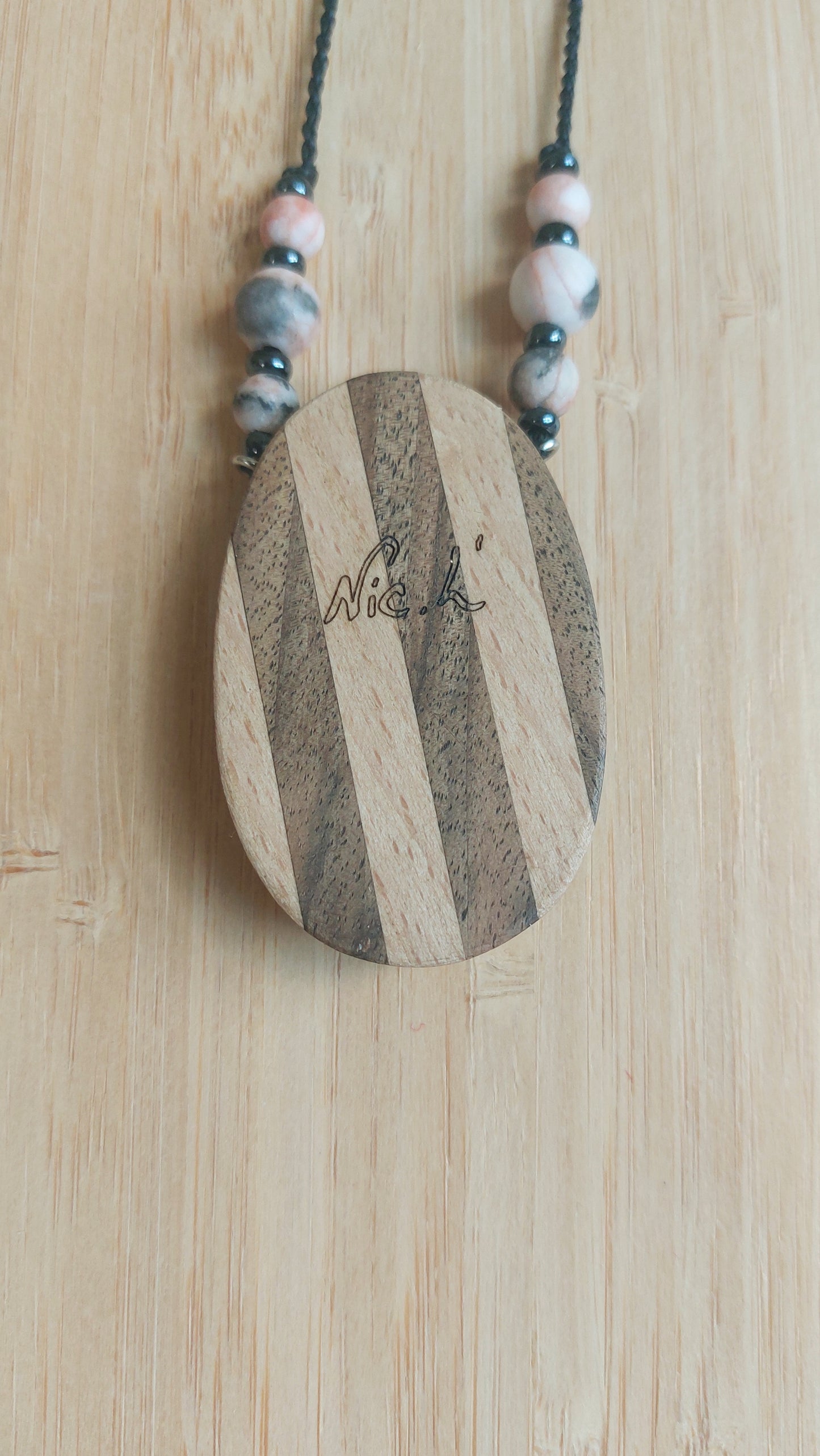 Pendentif "Coeur d'Auvergne" avec marqueterie au dos