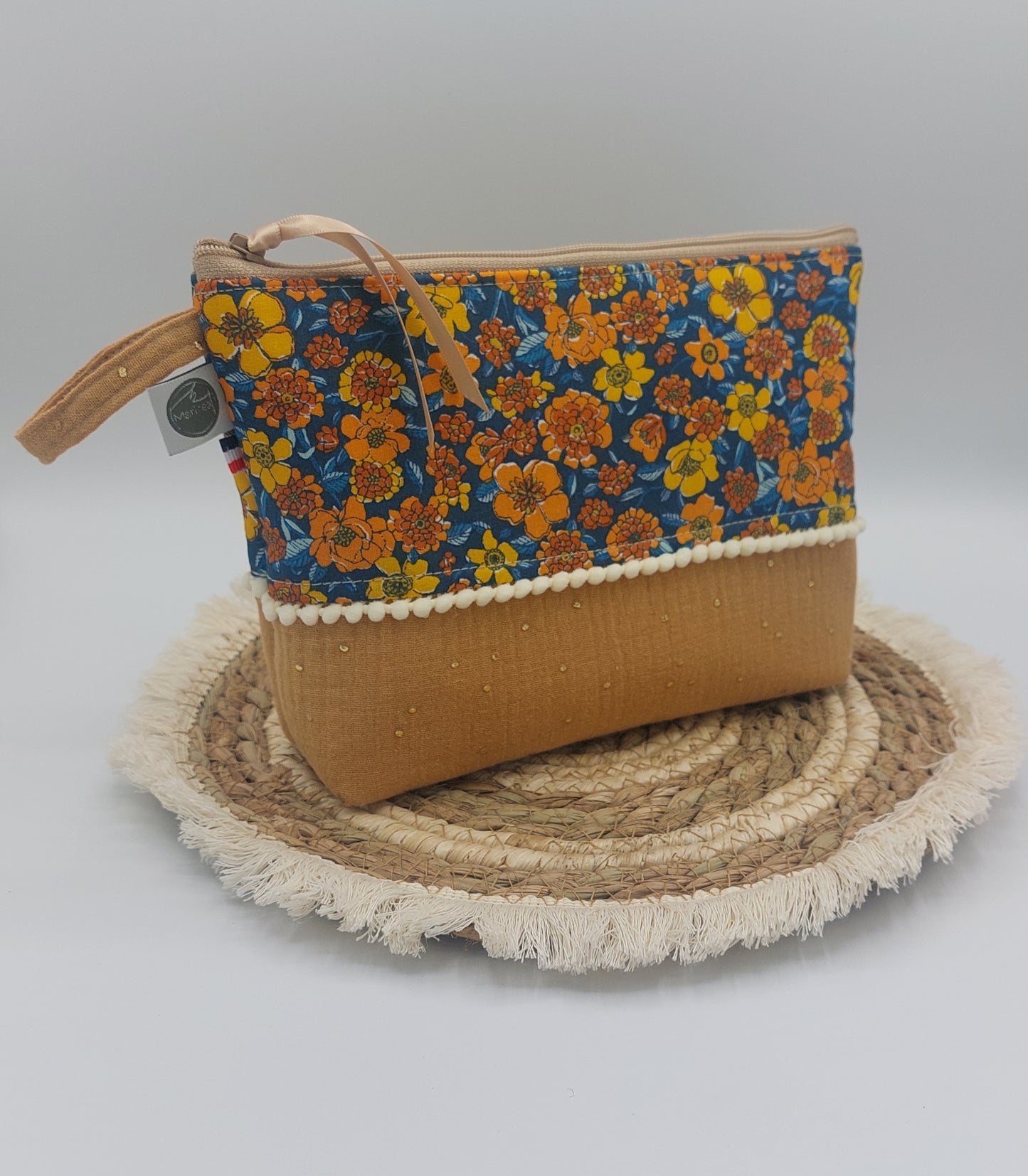 Trousse de toilette bébé, bi-matière tissu et gaze de coton.