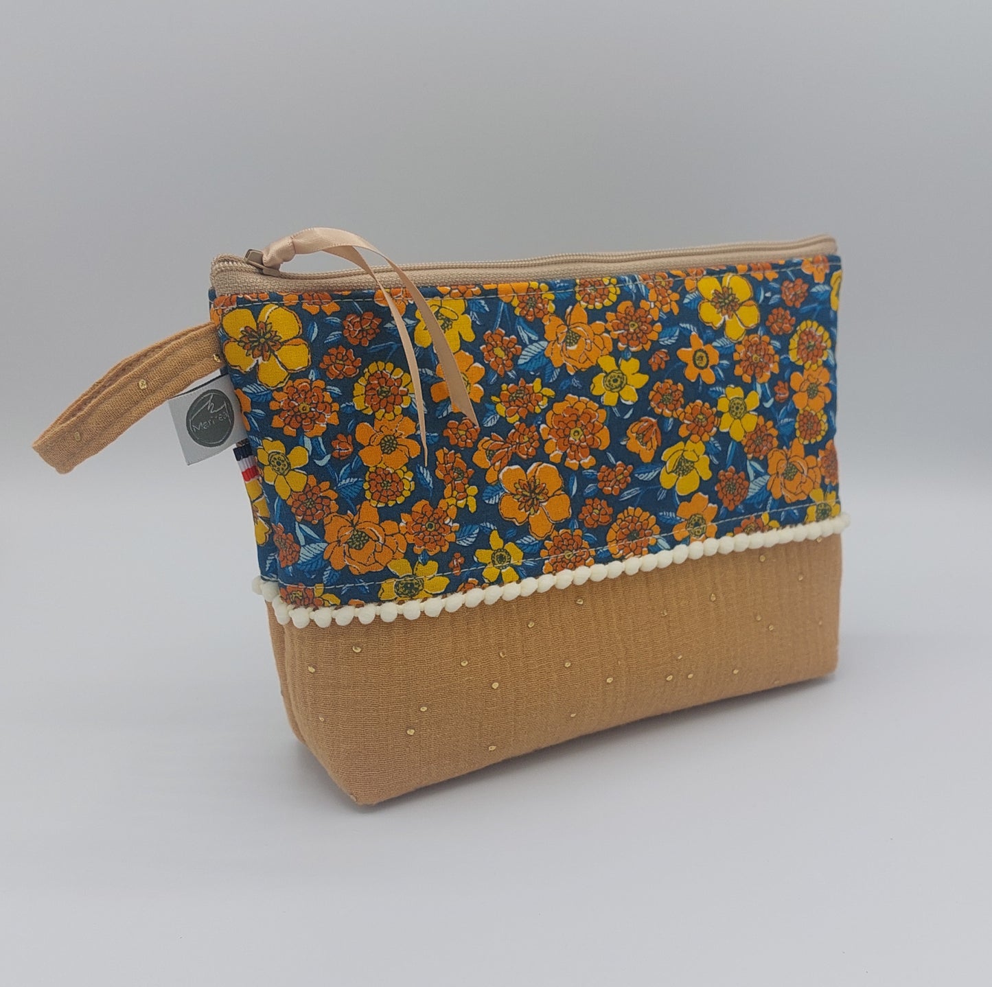 Trousse de toilette bébé, bi-matière tissu et gaze de coton.