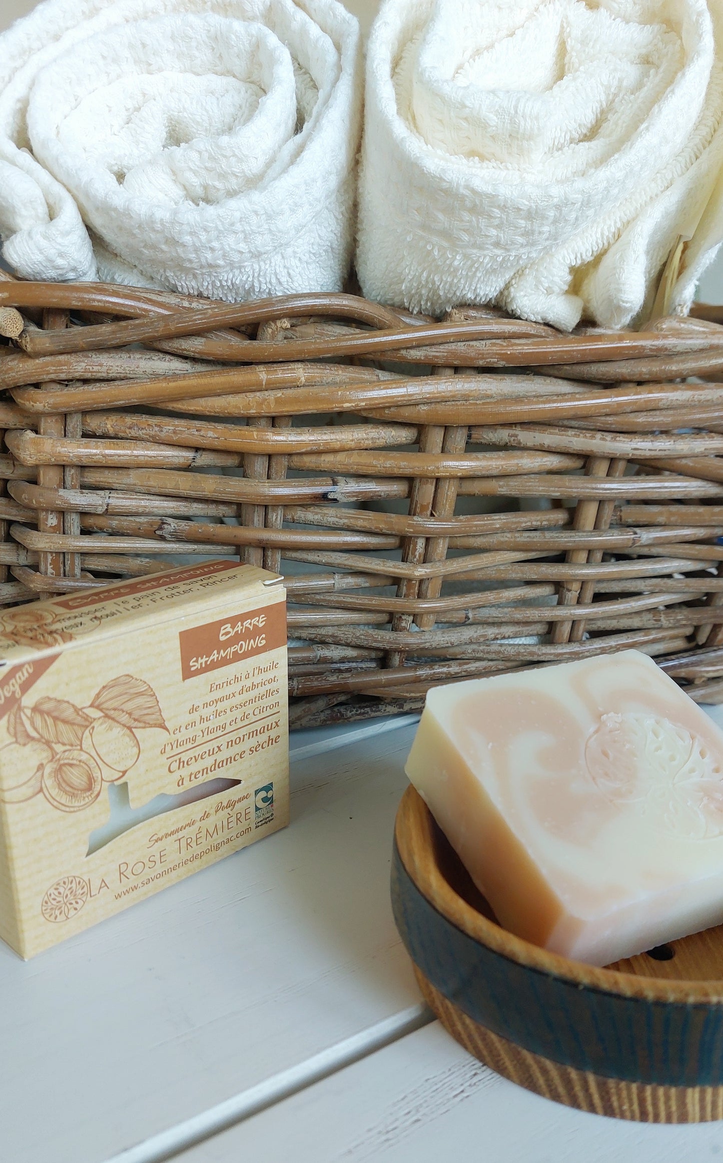 Barre Shampoing solide parfumé aux huiles essentielles d'ylang-ylang et de citron - cosmétique naturelle et Biologique de Haute-Loire