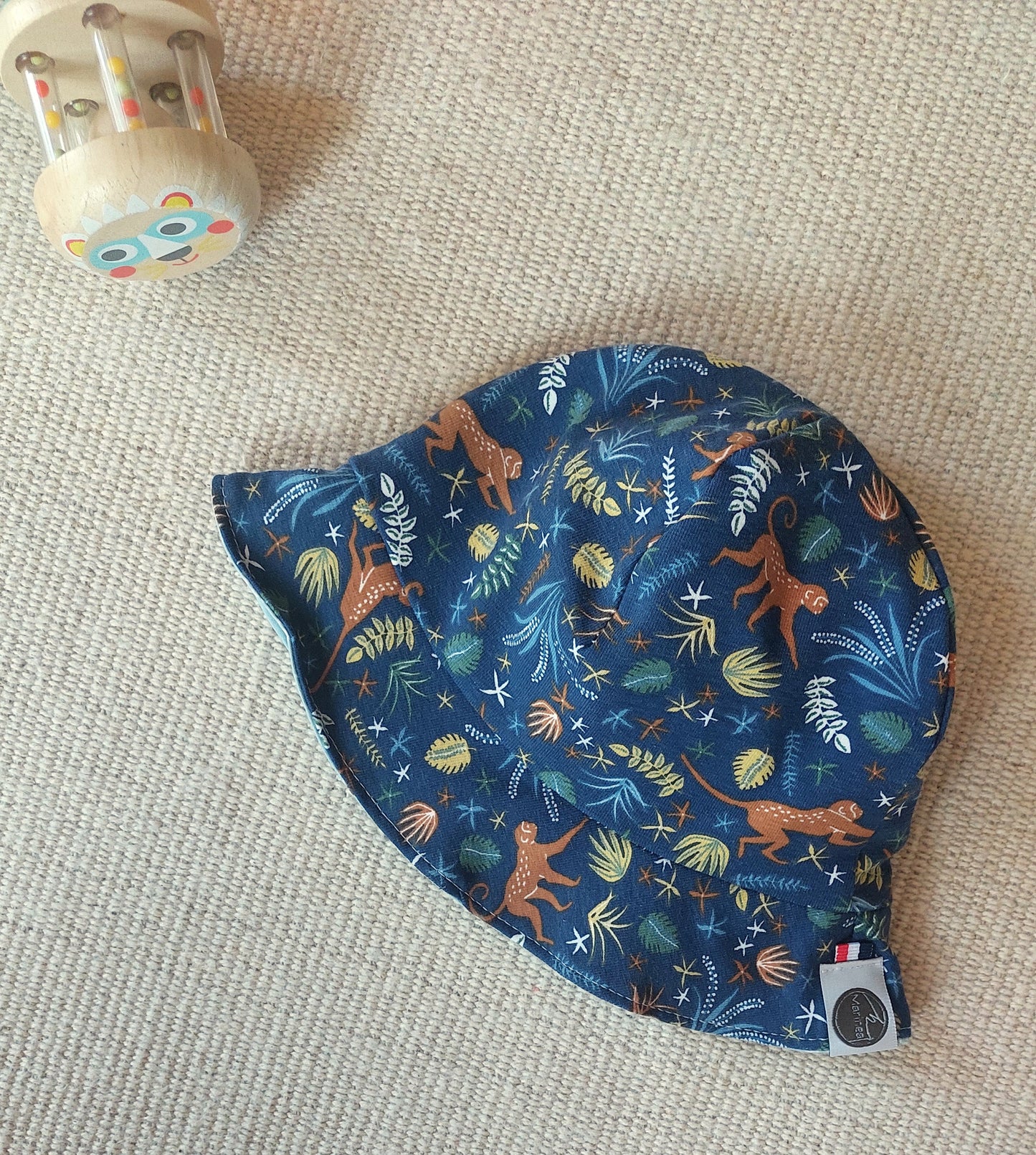 chapeau pour bébé couleur bleu marine motif jungle; coton bio fabrication française ( Haute-Loire)