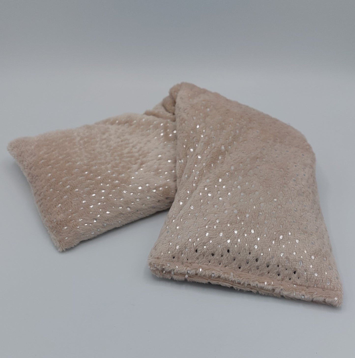 Bouillotte sèche aux grains de blé - modèle adulte et enfants - couleur beige - fabrication locale et solidaire - artisanat éthique de Haute-Loire ( Auvergne)