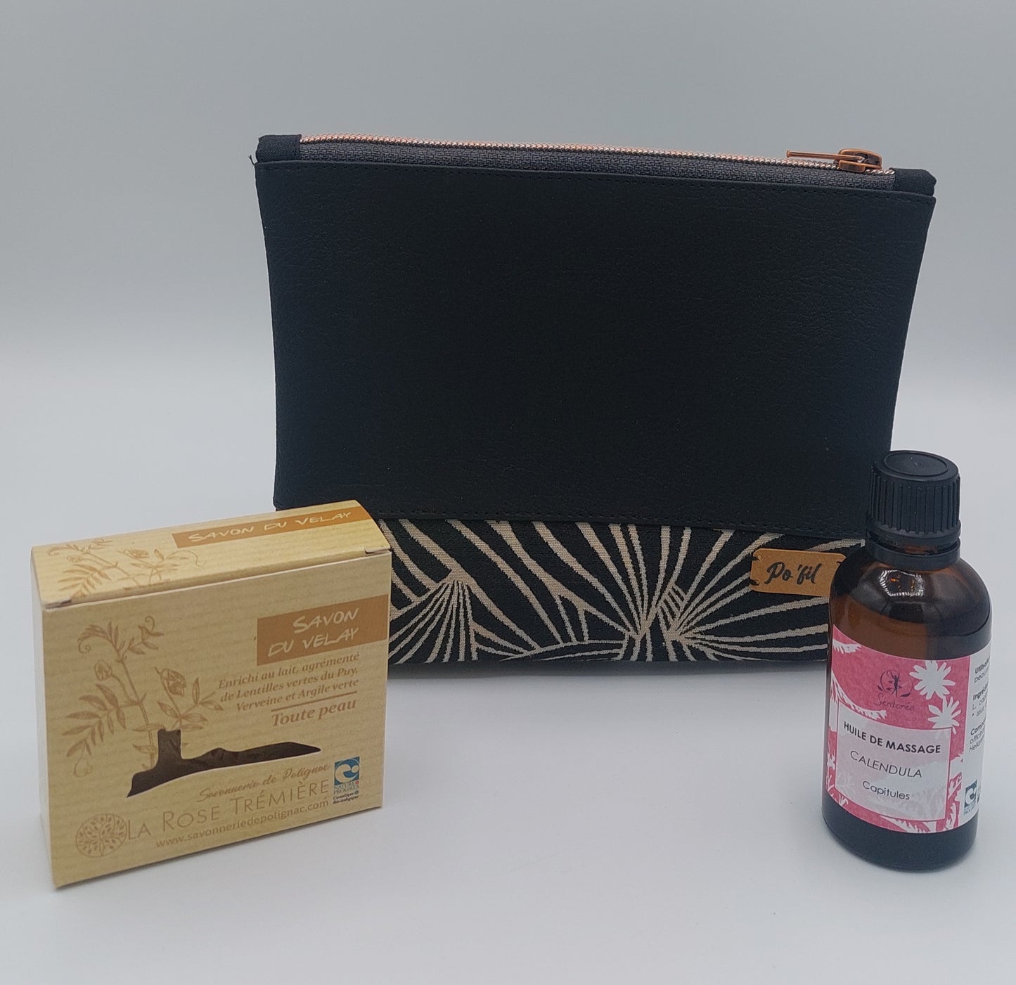 coffret bien-être pour femme artisanat de Haute-Loire - trousse plate noire similicuir et cosmétiques naturelles certifiées biologiques