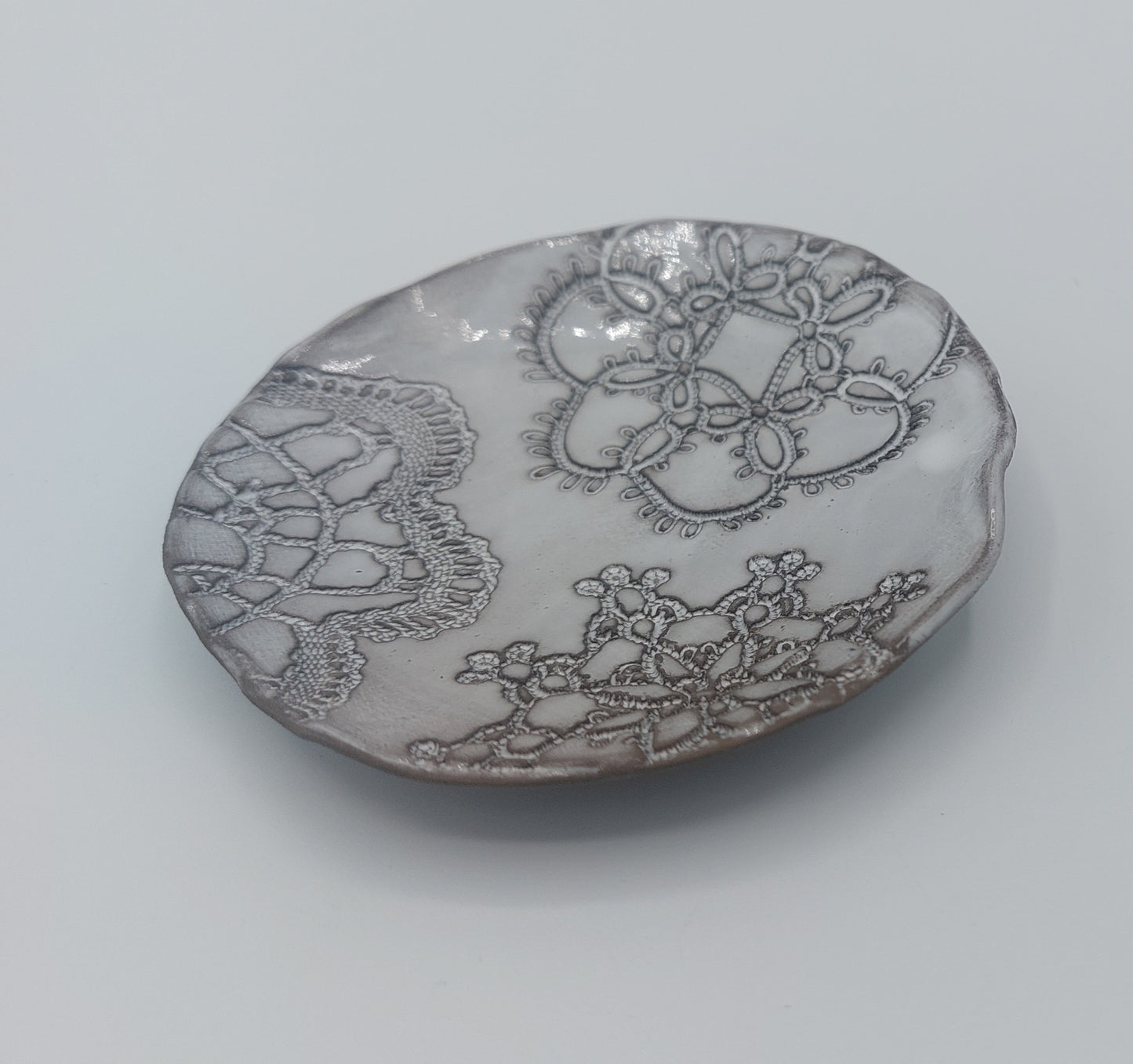 Coupelle céramique plate dentelle art de la table artisanat haute loire atelier apothéose