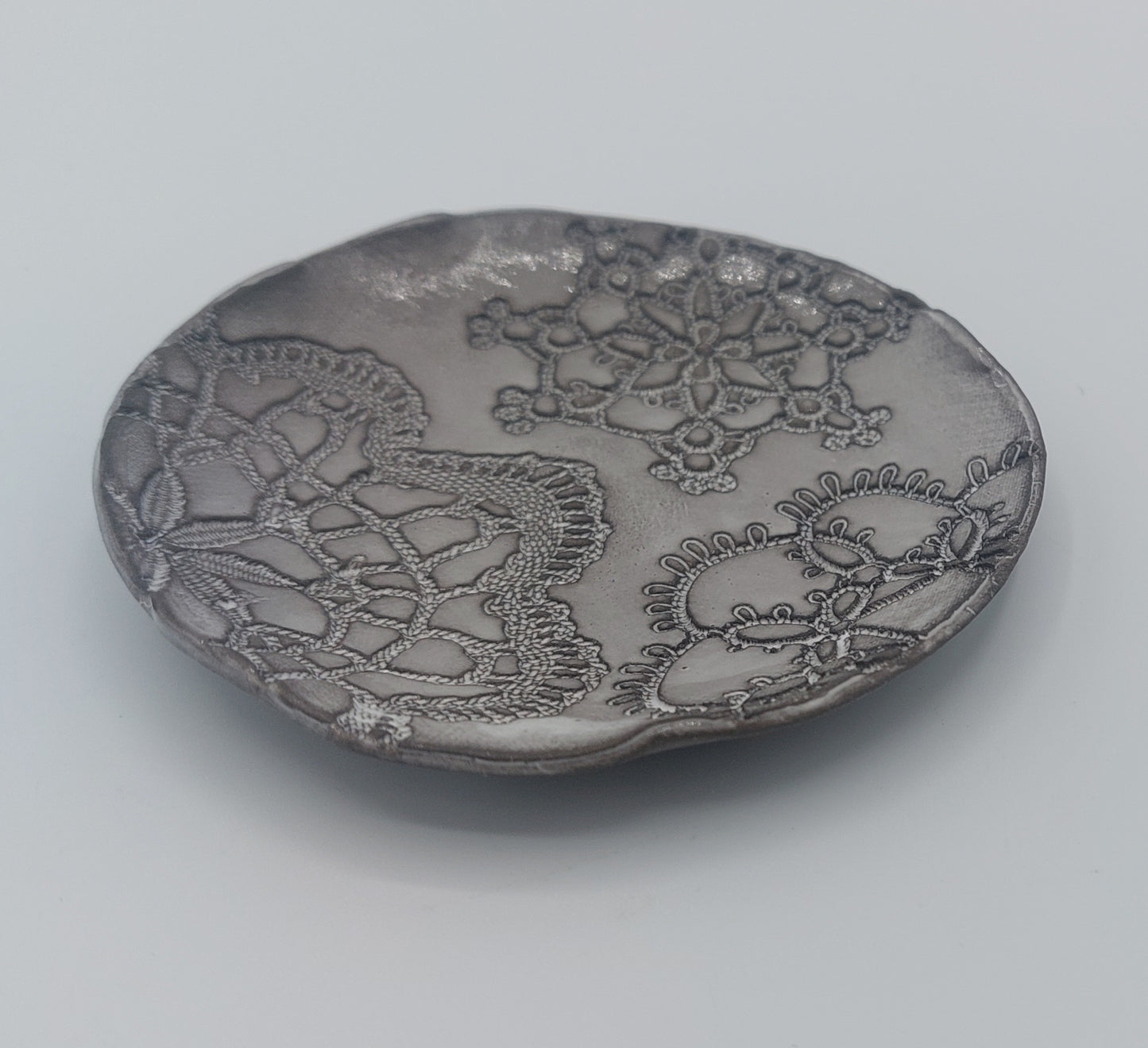 Coupelle céramique plate dentelle art de la table artisanat haute loire atelier apothéose