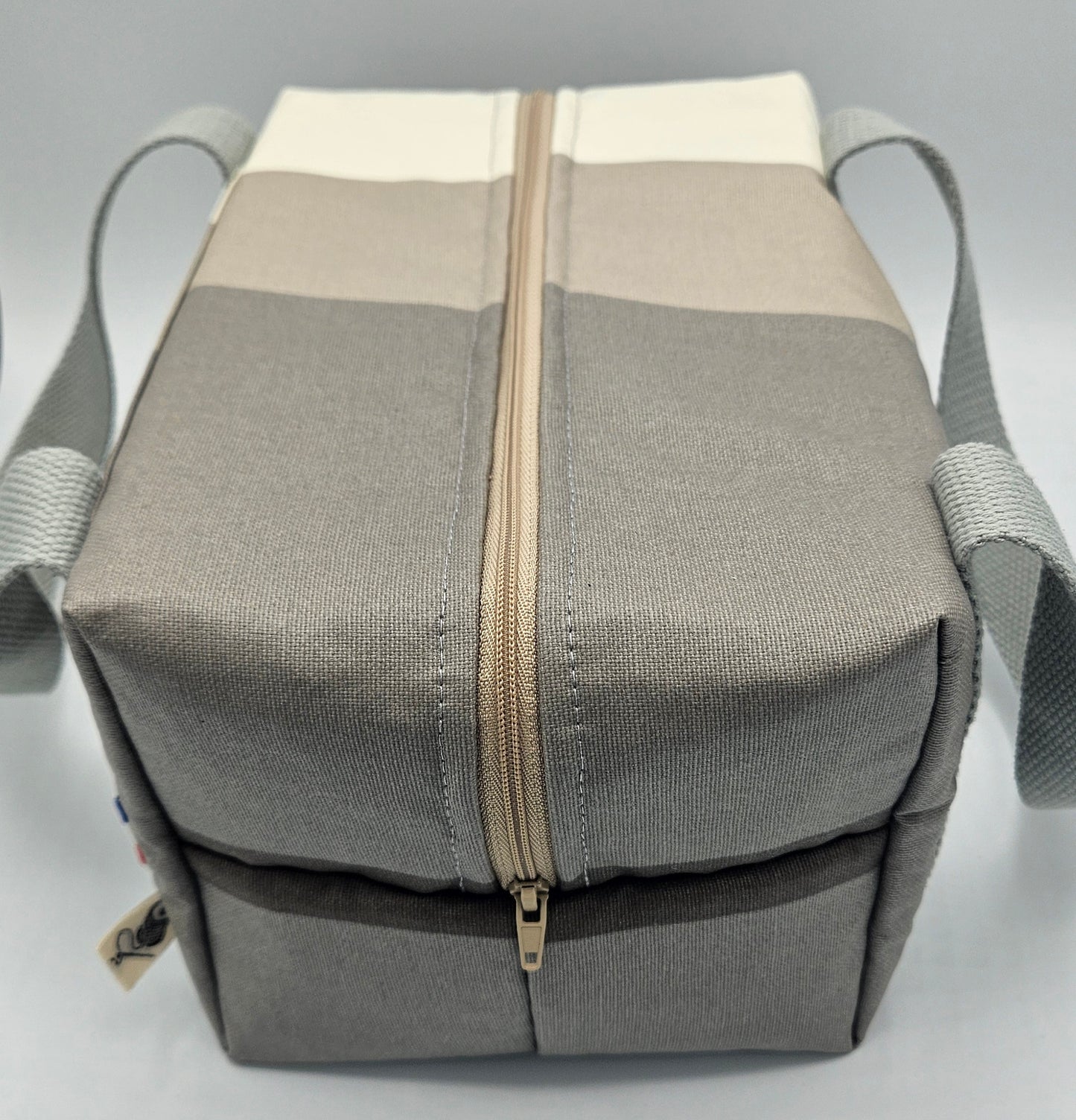lunch bag isotherme - création unique artisanale - couleurs clairs - pour femme ou homme.
