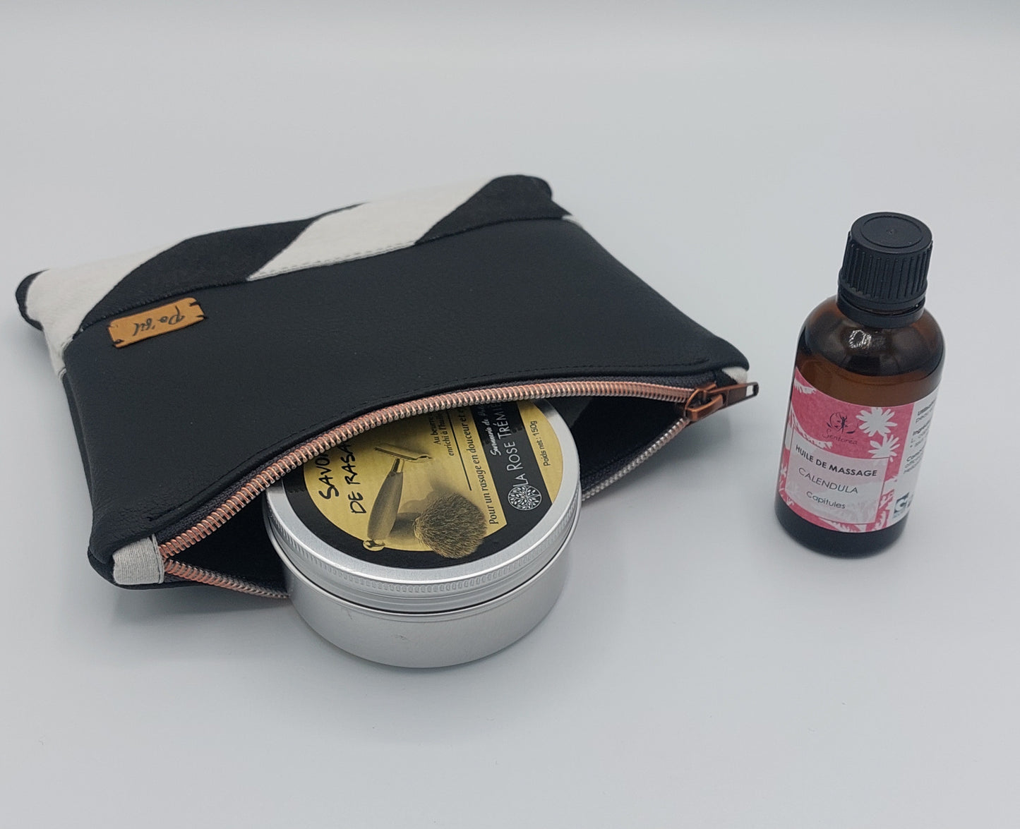 coffret de soin pour homme - pochette avec savon de rasage biologique et huile de soin et de massage au calendula biologique