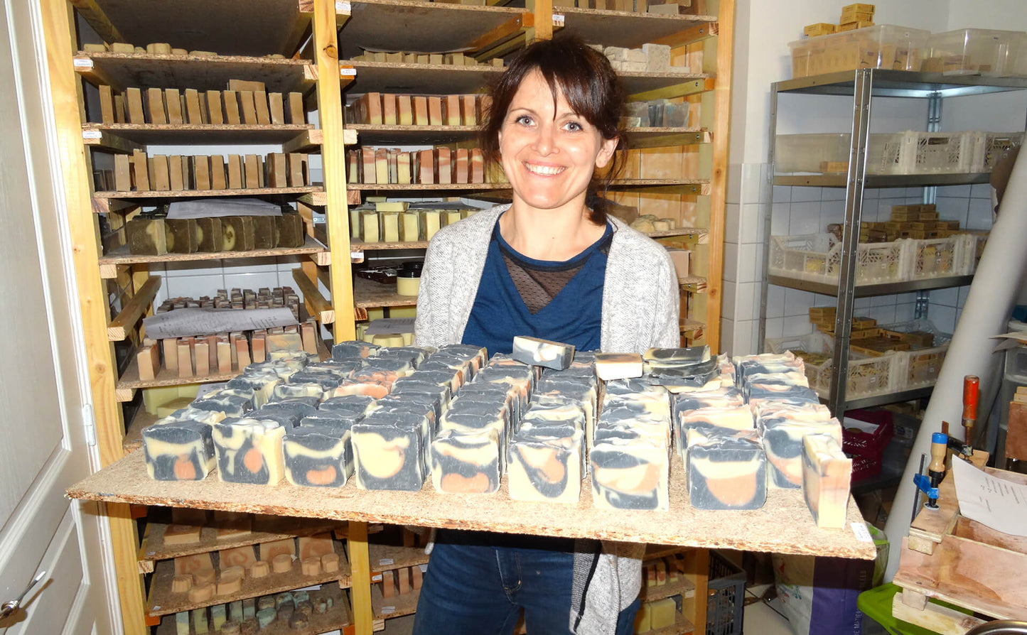 Amélie - artisan savonnière Haute-Loire - Polignac - Savonnerie la Rose Trémière - savons certifiés biologiques.