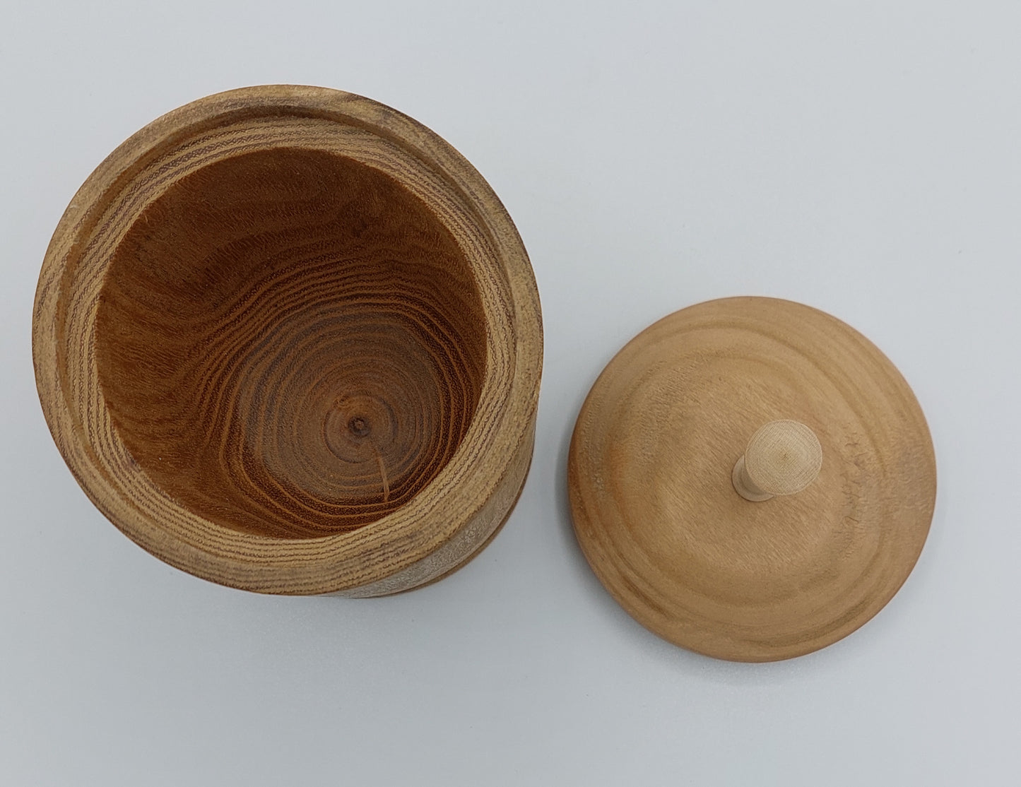 Pot avec couvercle en bois tourné - artisanat de haute-loire ustensile cuisine et décoration