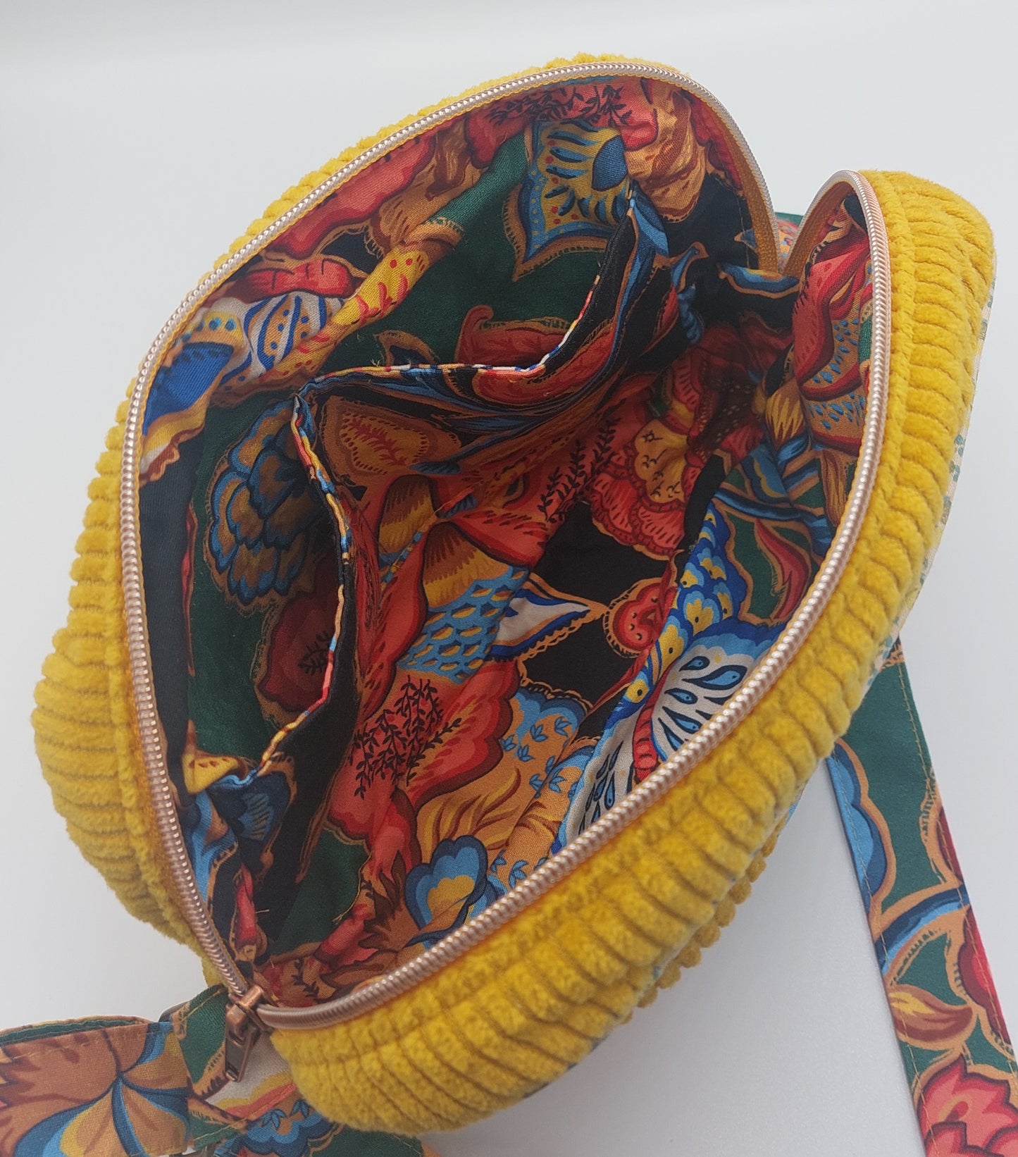 Sac bandoulière en velours côtelé jaune moutarde - création française