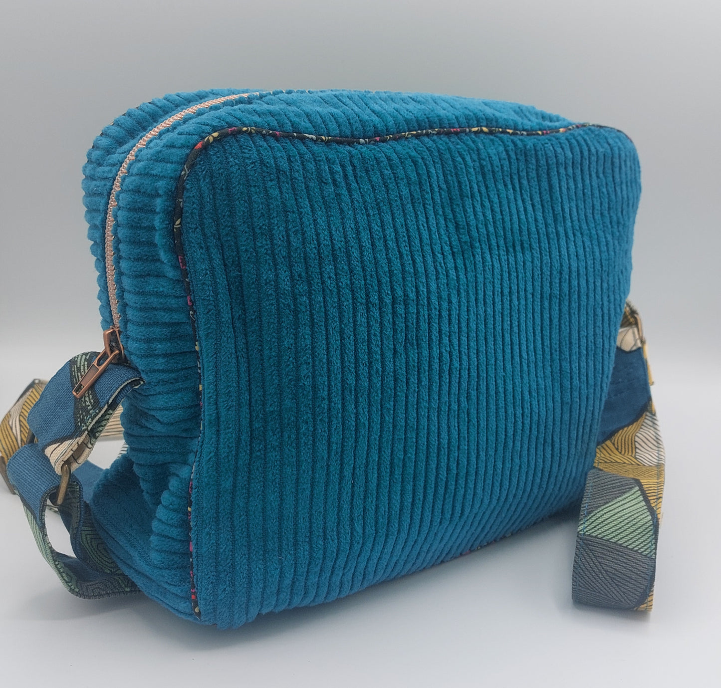 Sac bandoulière en velours côtelé bleu canard - création unique de Haute-Loire Po'Fil