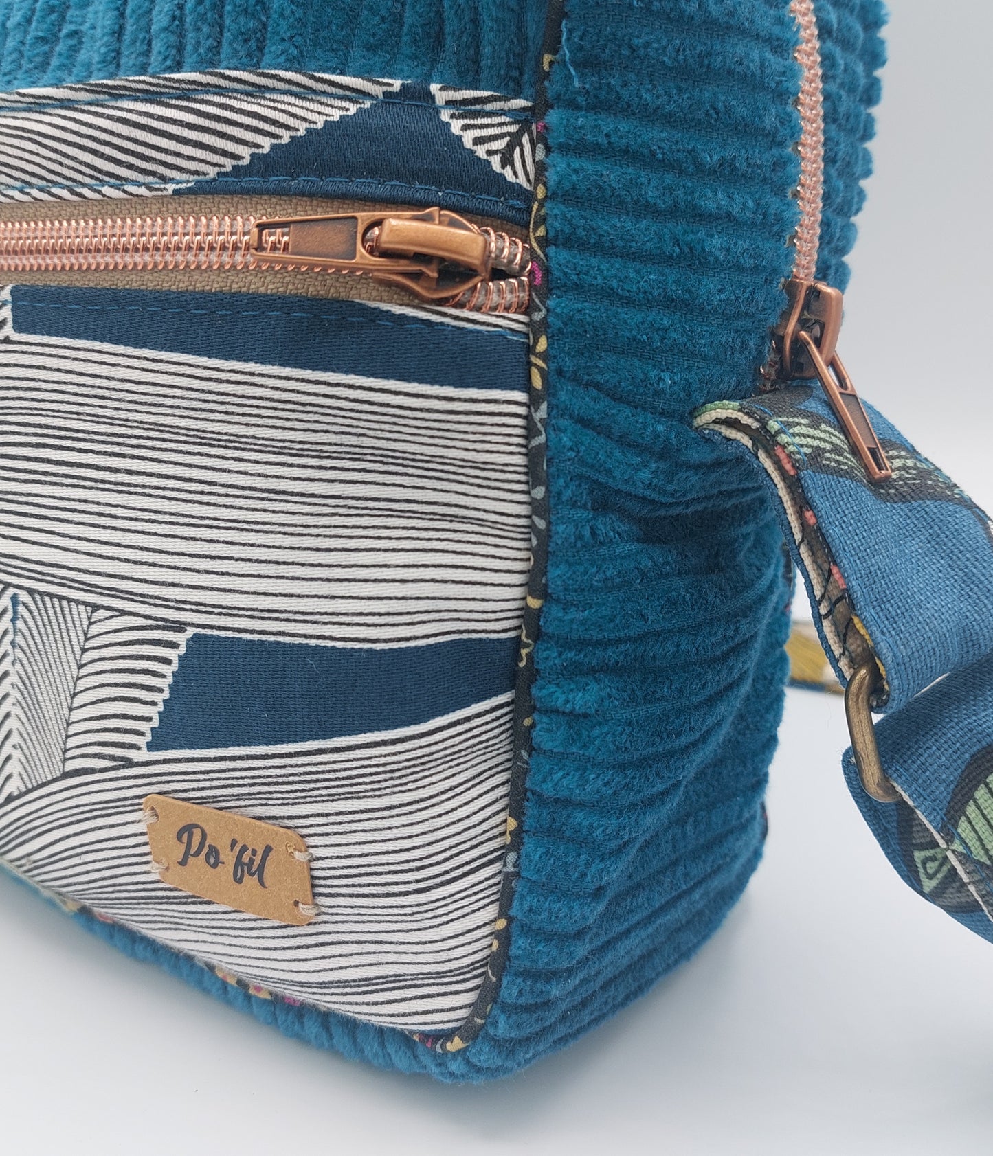 Sac bandoulière en velours côtelé bleu canard - création unique de Haute-Loire Po'Fil