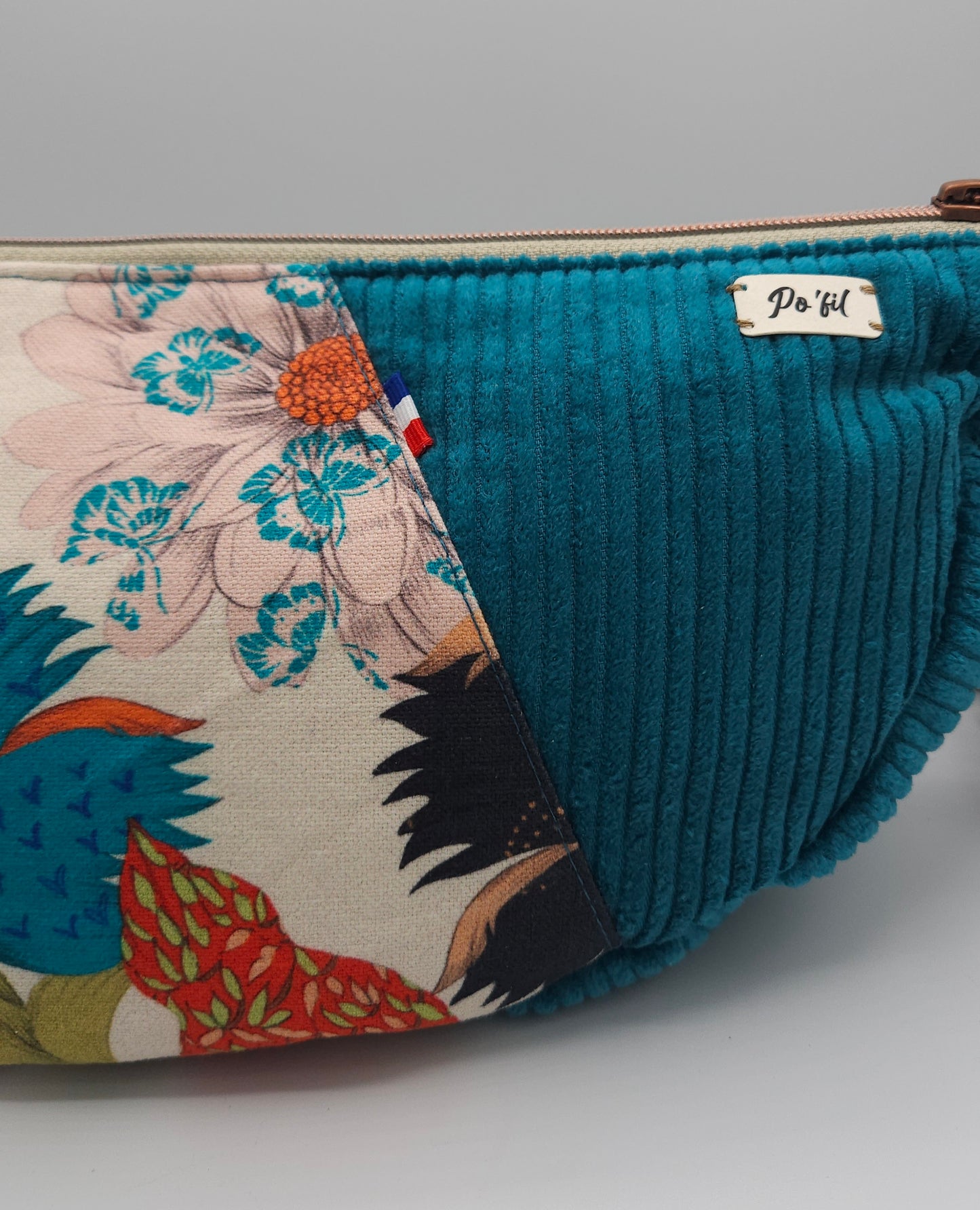 sac à main demi-lune en velours cotelé - couleur bleu canard et tissu coton haute qualité fleuri. Fabrication artisanale - maroquinerie française (Auvergne)