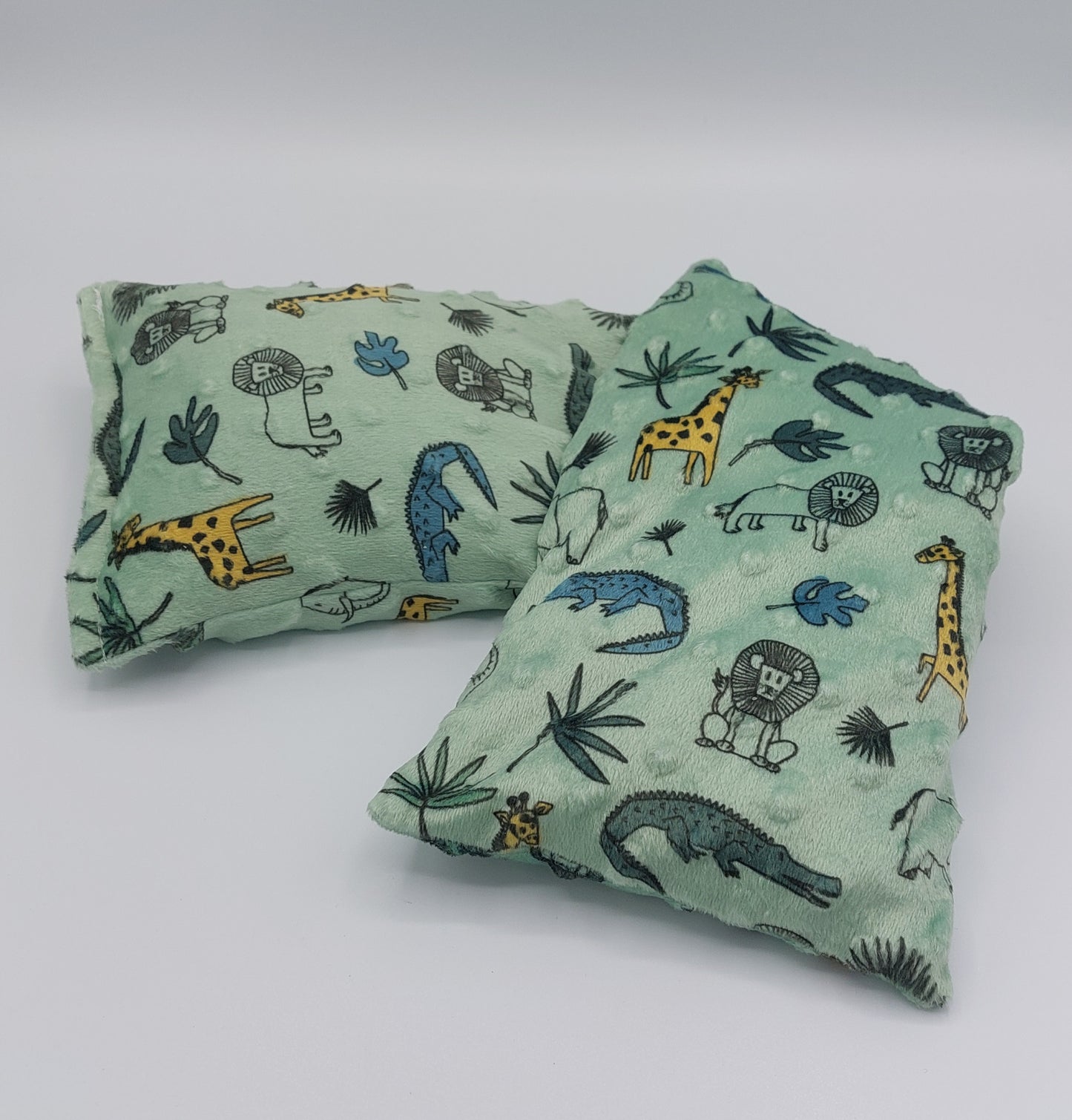 Bouillotte sèche aux grains de blé - modèle enfants - style jungle- fabrication locale et solidaire - artisanat éthique de Haute-Loire ( Auvergne)