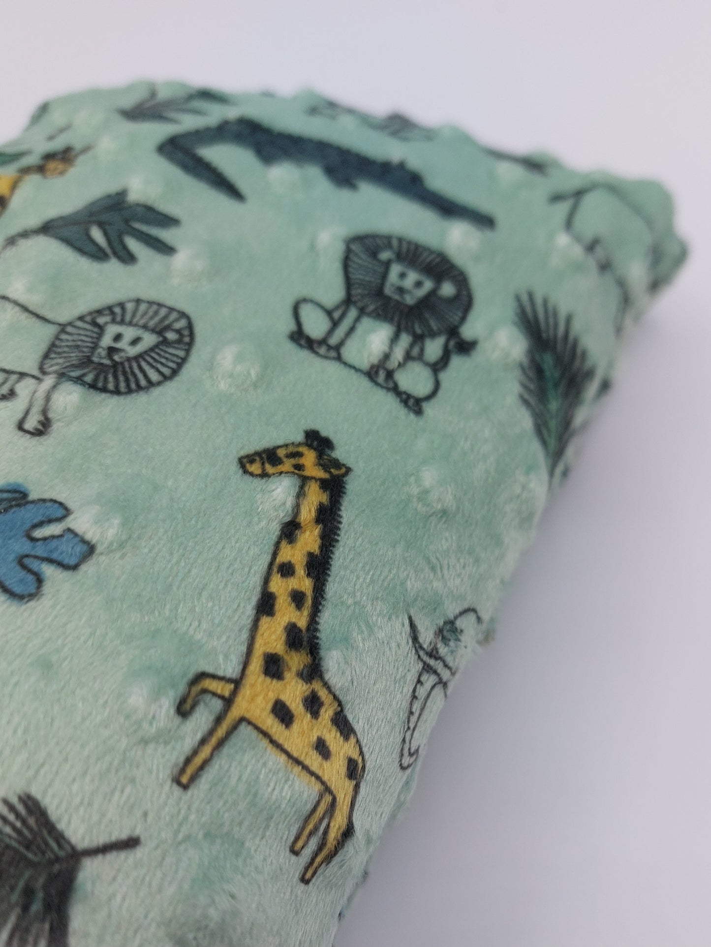 Bouillotte sèche aux grains de blé - modèle enfants - style jungle- fabrication locale et solidaire - artisanat éthique de Haute-Loire ( Auvergne)
