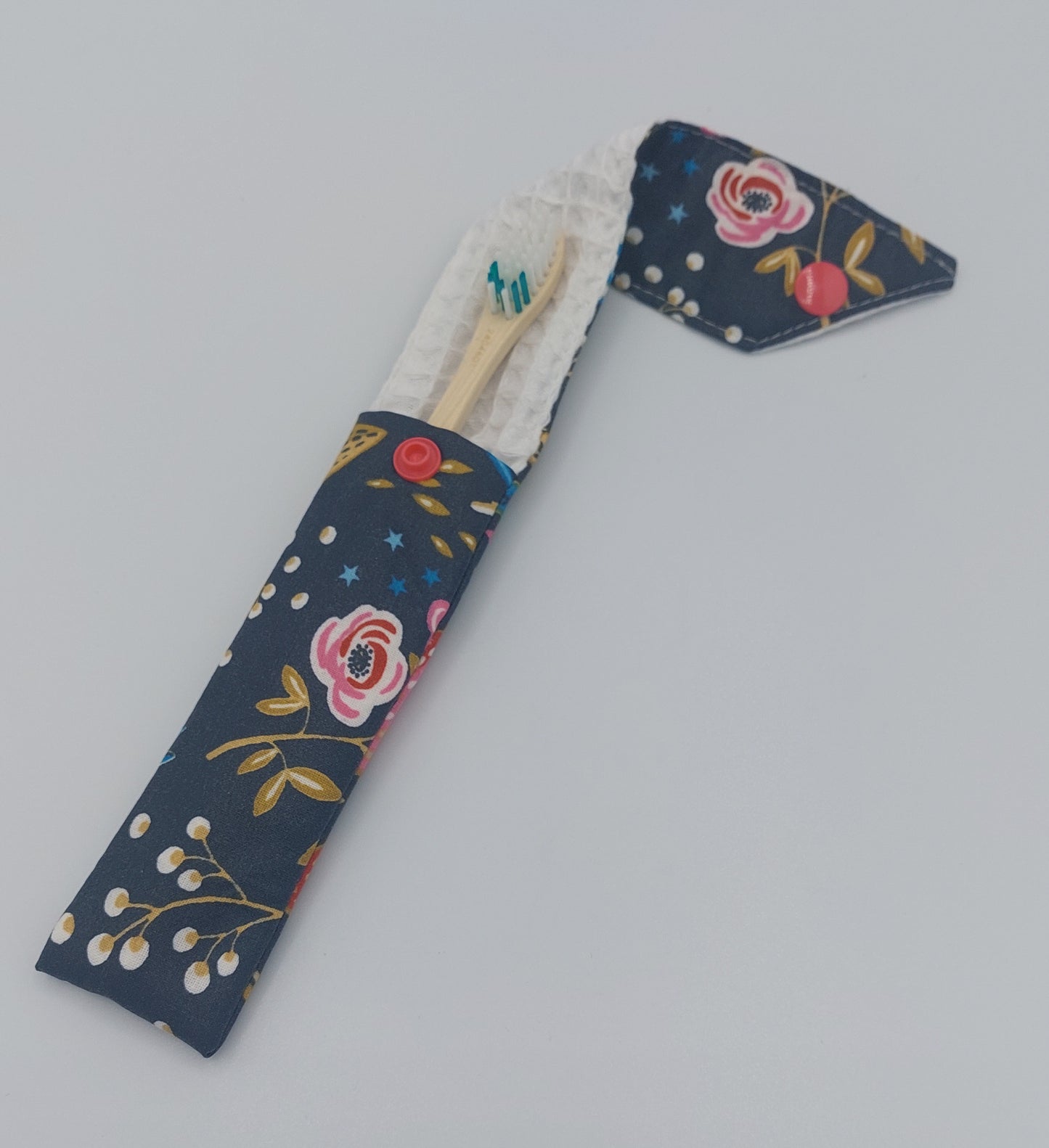 etui brosse a dent et brosse a dents apimani