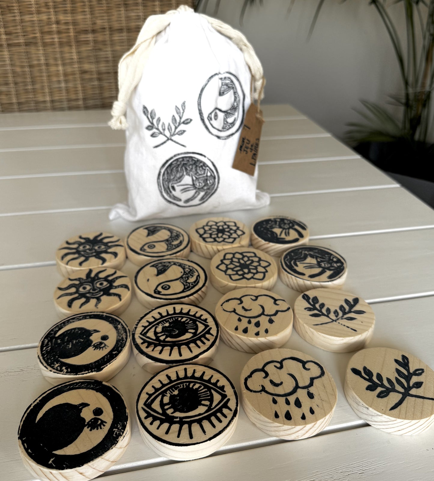 jeu de paires linogravure 16 pièces de bois - jeu de mémoire pour enfant à partir de 3 ans - artisanat de haute-loire - atelier lousparel