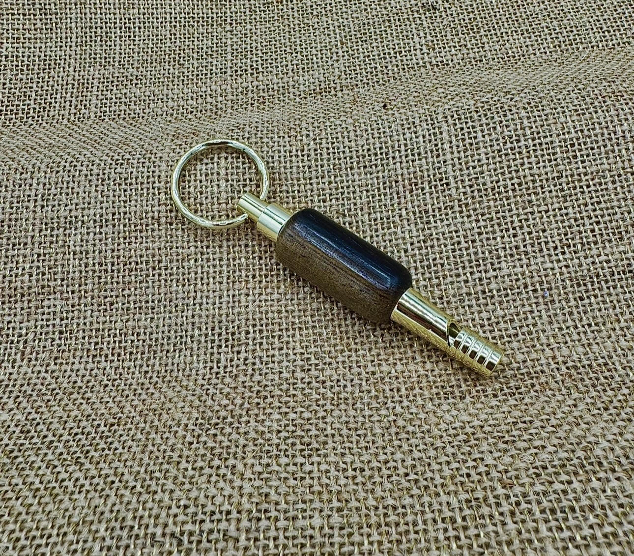 porte clef sifflet bois wenge - artisanat france