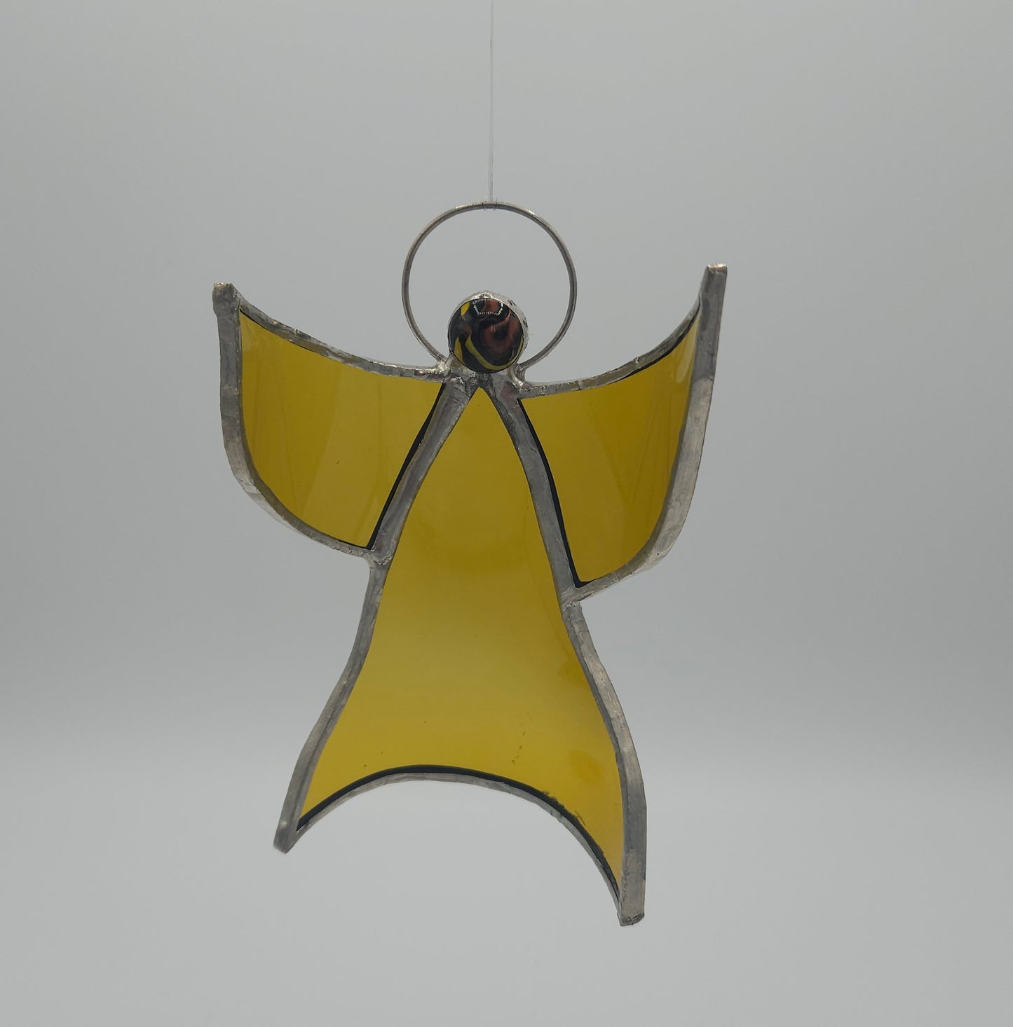 Ange de Noël couleur jaune moutarde - suspension originale et artisanale - fabriquée à partir de verre recyclé.