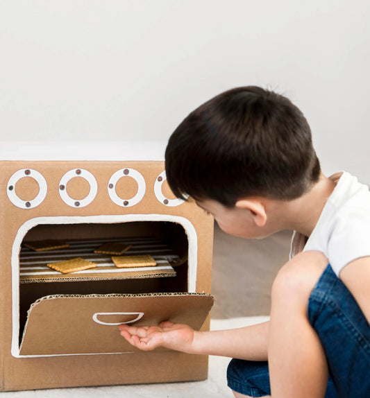 activité créative pour les enfants avec du carton recyclé. cuisine pour enfant