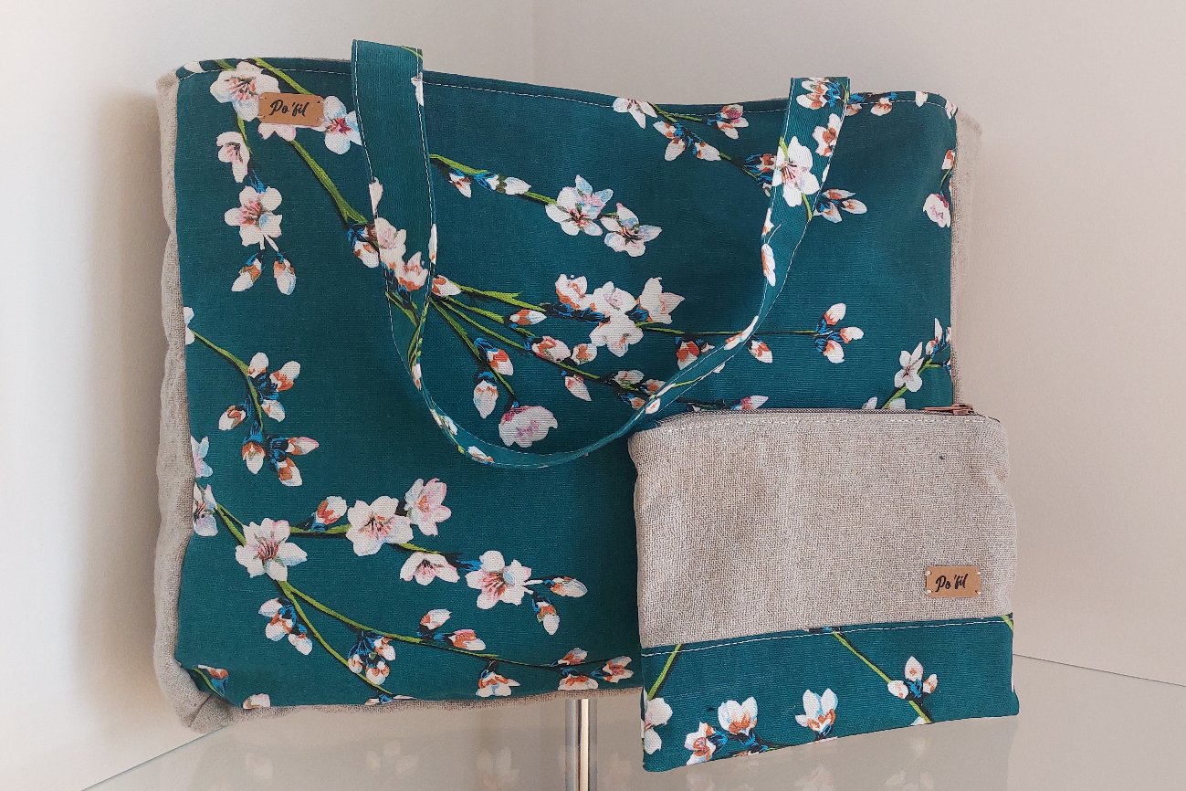 sac cabas matelassé bleu canard et fleur de cerisier