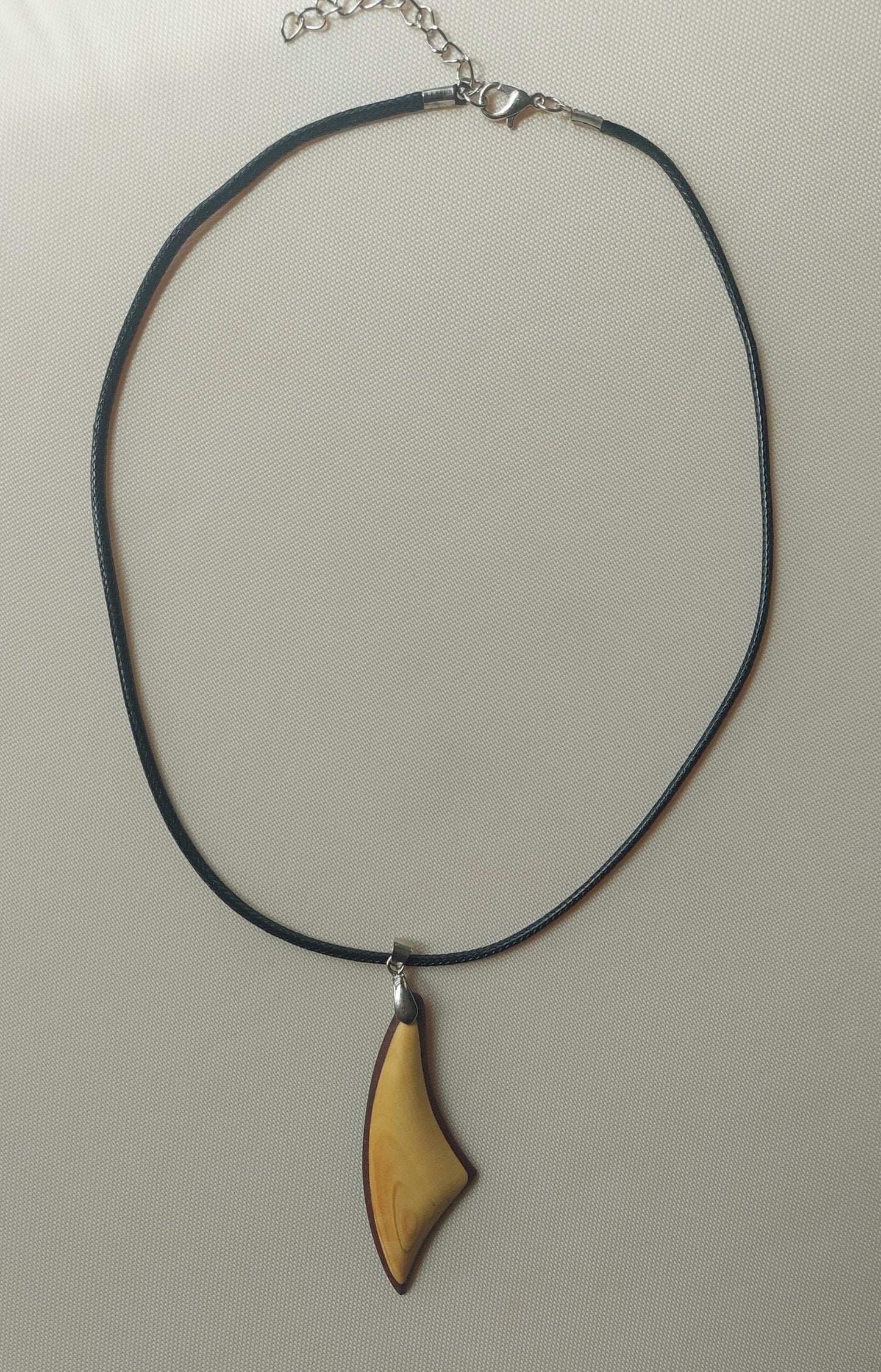 Pendentif "Ebène & Buis"