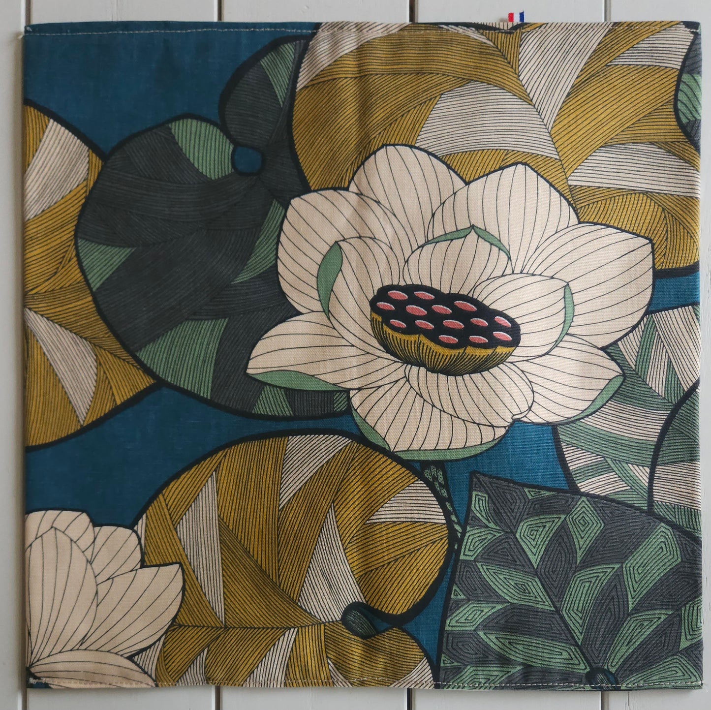 sac à tarte en tissu upcyclé - artisanat de haute-loire. réalisé par une structure à but social.