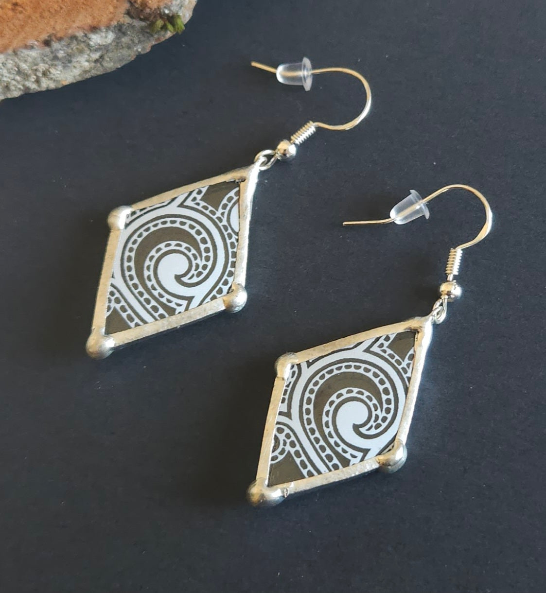 Boucles d'oreilles effet dentelle en verre upcyclé - artisanat de haute-Loire
