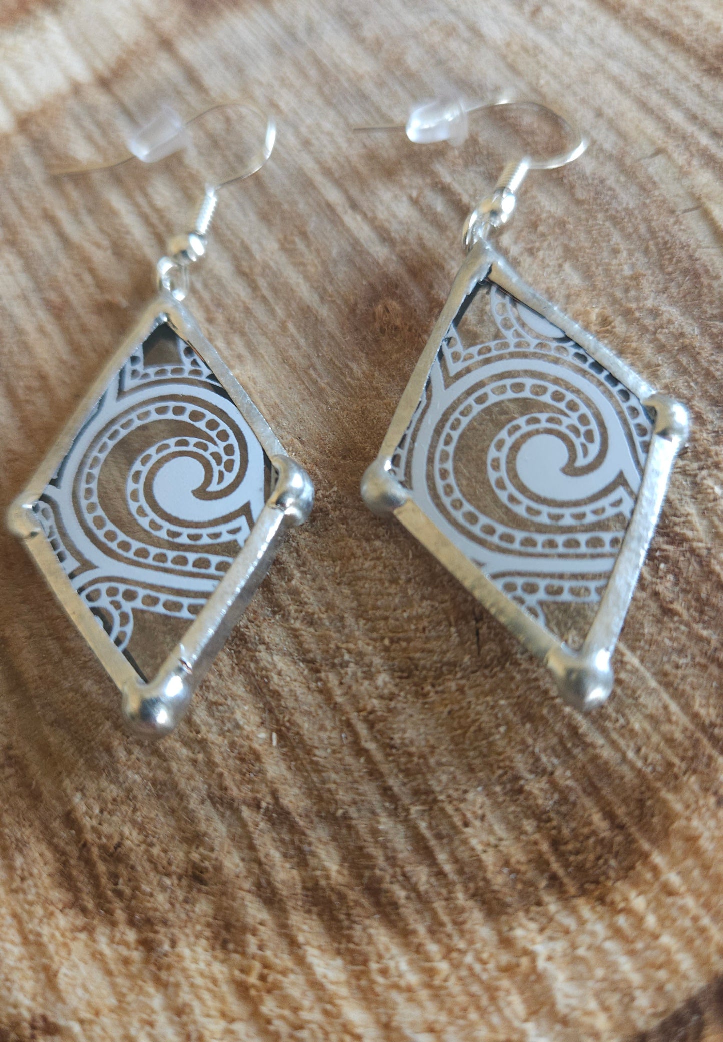 Boucles d'oreilles effet dentelle en verre upcyclé - artisanat de haute-Loire