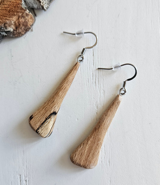 Boucles d'oreilles bois  - Au fil du Bois - artisanat de Haute-Loire - essence de bois : hêtre échauffé - boucles d'oreilles uniques et originales