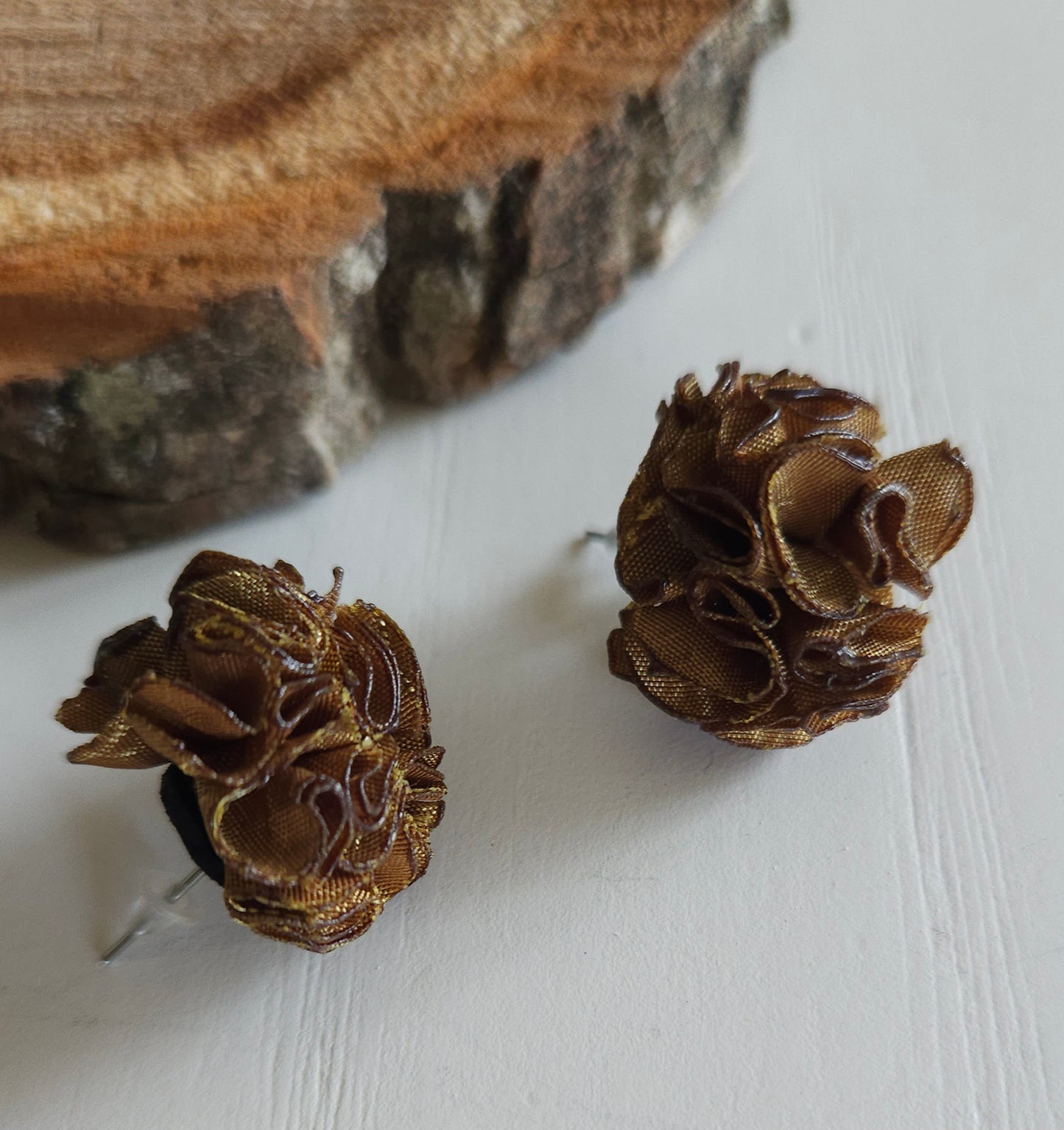 Boucles d'oreilles en tissu upcyclé modèle Fleurs - tissu de taffeta - artisanat éthique et éco-responsable de Haute-Loire- création unique et originale