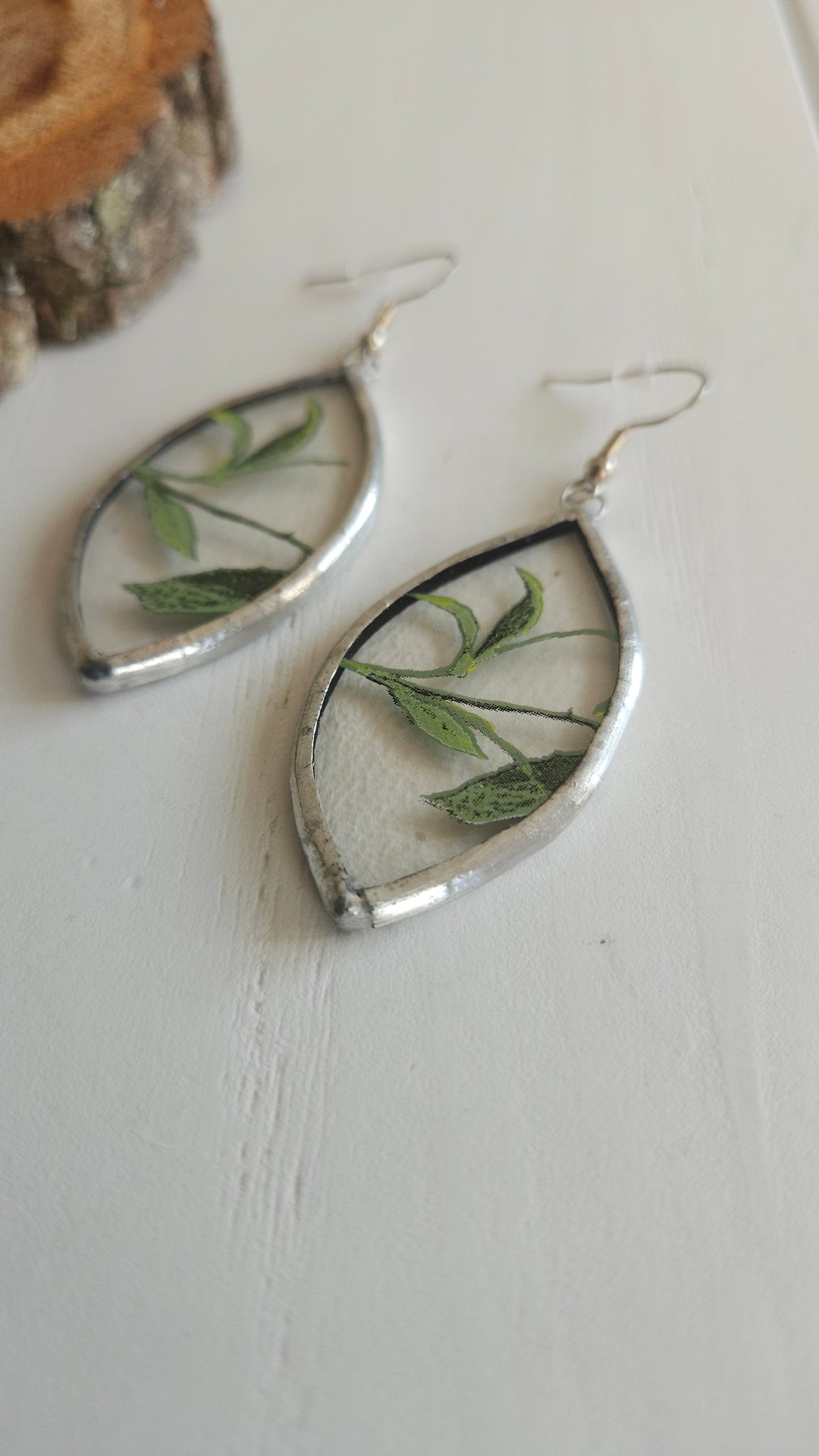 Boucles d'oreilles en verre recyclé - artisanat éthique et éco-responsable de Haute-Loire. Artisan-vitrailliste Creation Vart.
