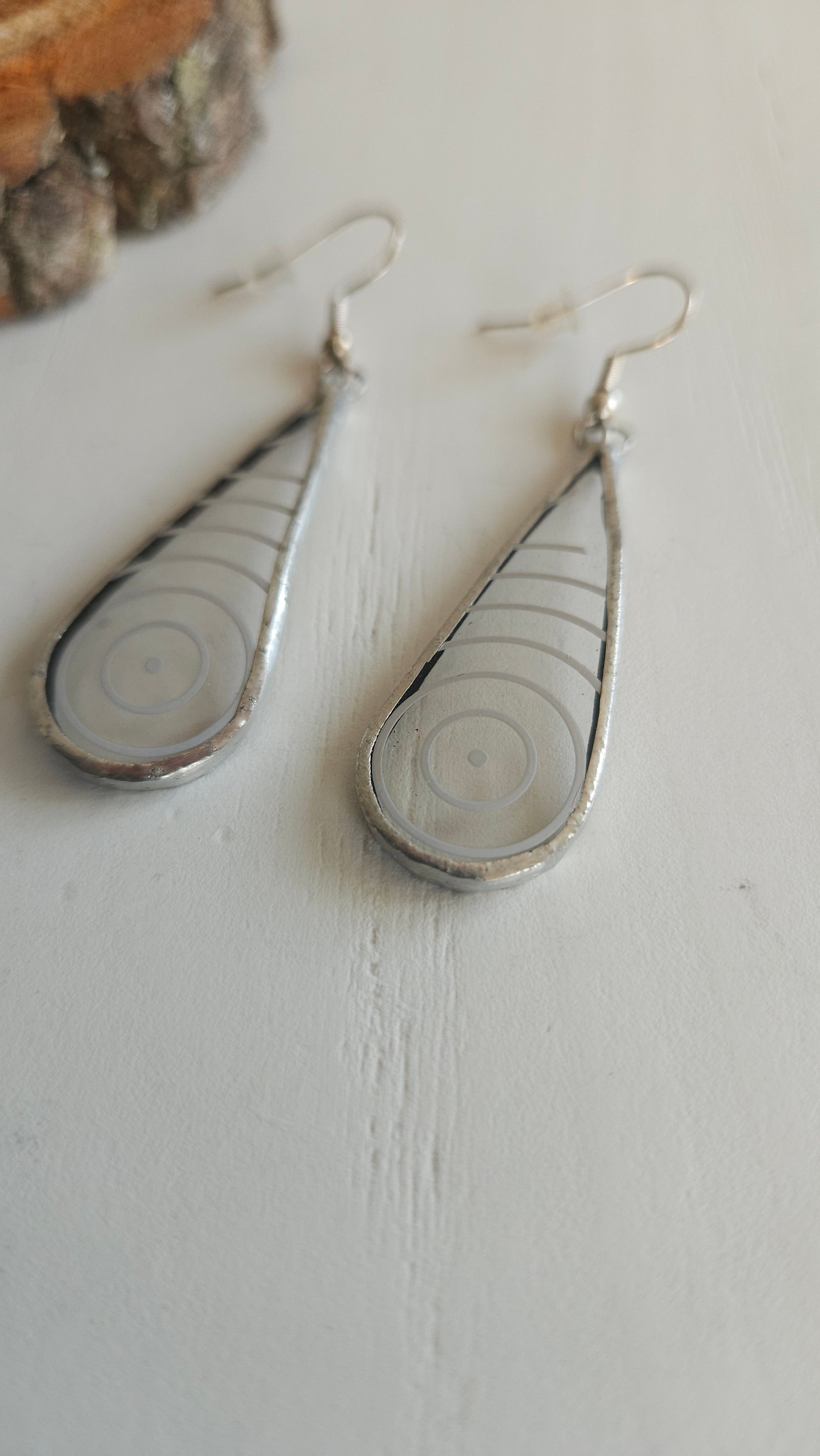 boucles d'oreilles en verre upcyclé - motif vintage - artisanat éthique et éco-responsable - Auvergne France - Creation Vart