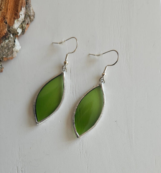 boucles d'oreilles en verre upcyclé - couleur vert bouteille - artisanat éthique et éco-responsable - Auvergne France - Creation Vart
