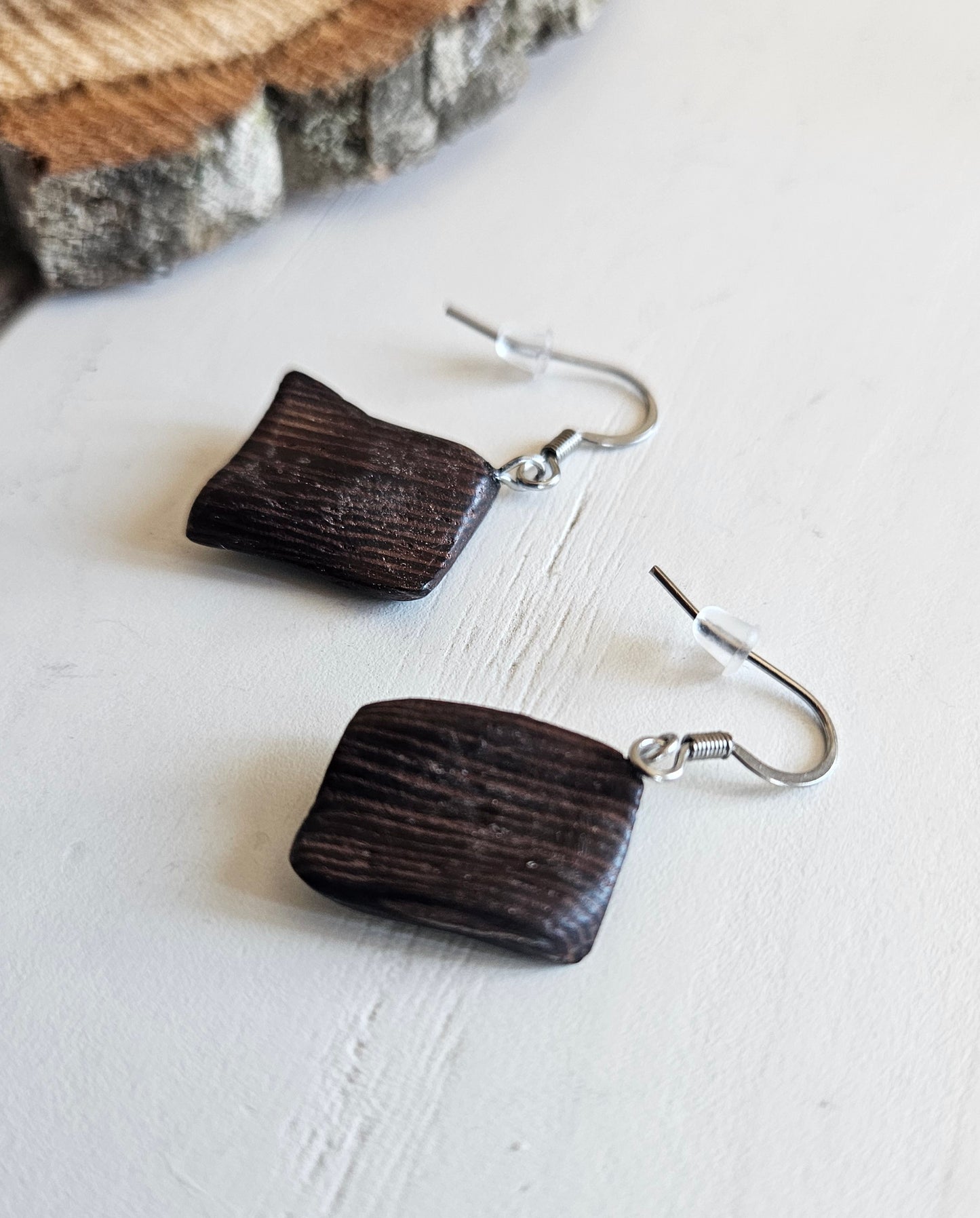 Boucles d'oreilles bois  - Au fil du Bois - artisanat de Haute-Loire - essence de bois : ébène - boucles d'oreilles uniques et originales