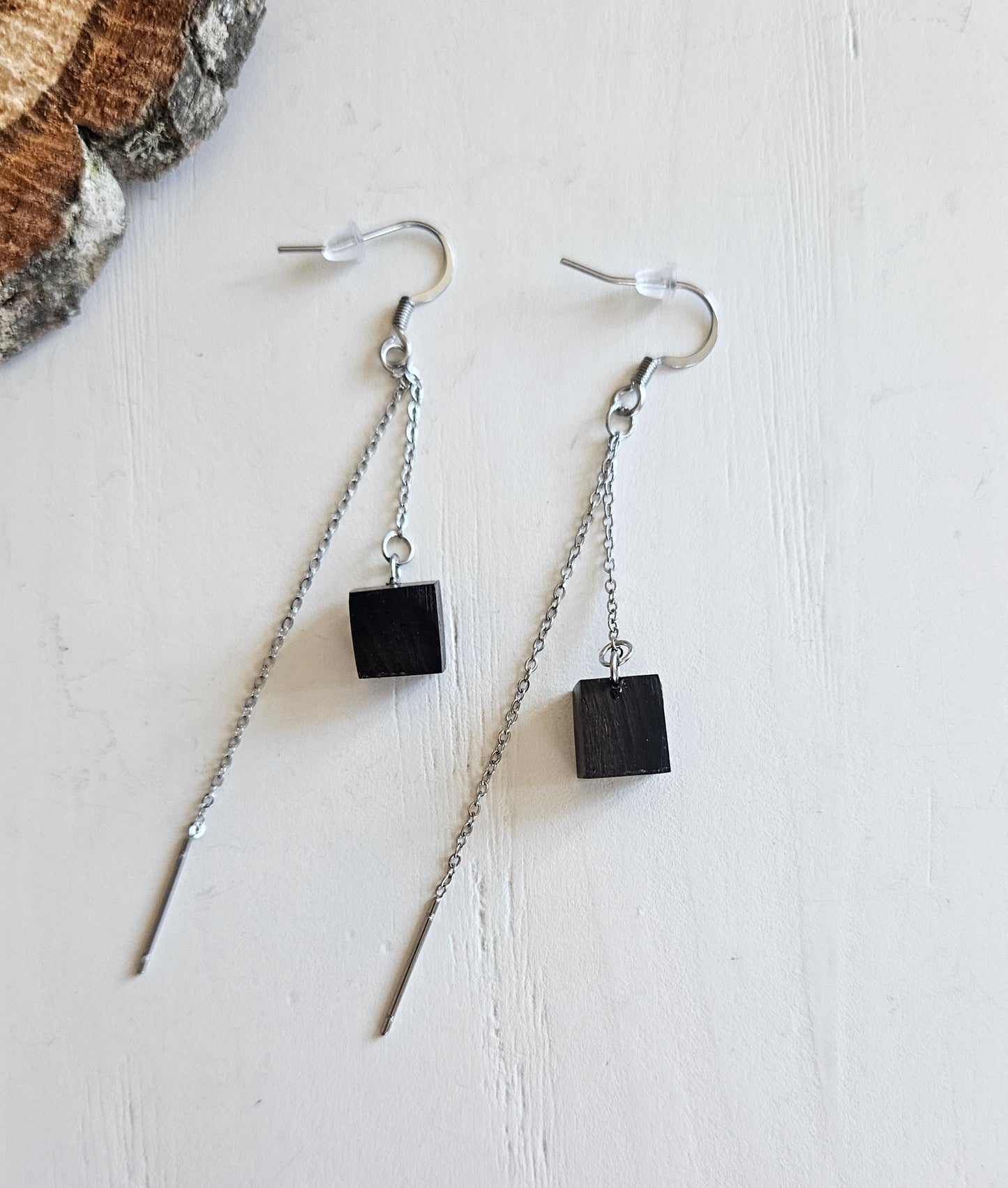 Boucles d'oreilles bois  - Au fil du Bois - artisanat de Haute-Loire - essence de bois : ébène - boucles d'oreilles uniques et originales