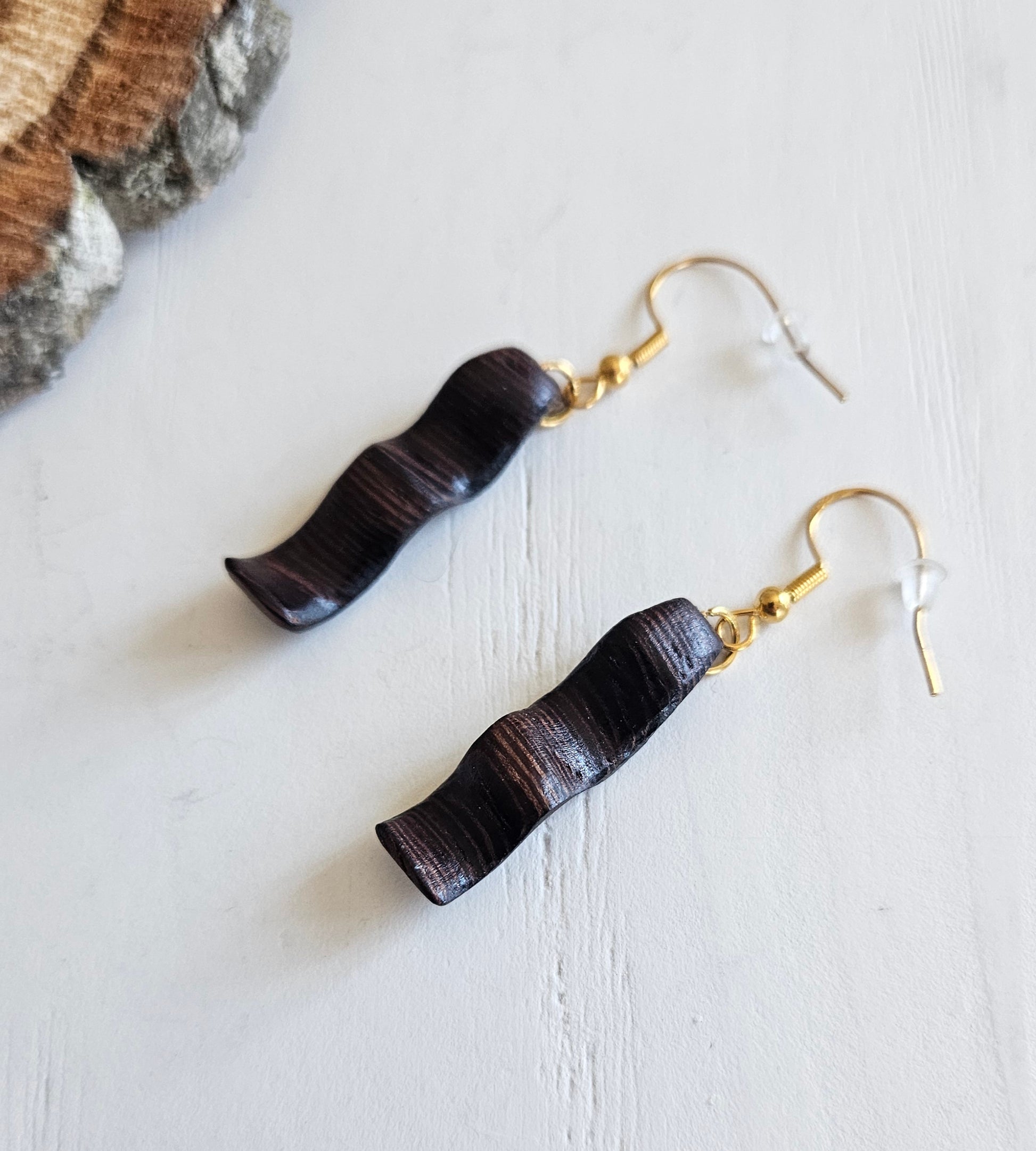 Boucles d'oreilles bois  - Au fil du Bois - artisanat de Haute-Loire - essence de bois : ébène - boucles d'oreilles uniques et originales