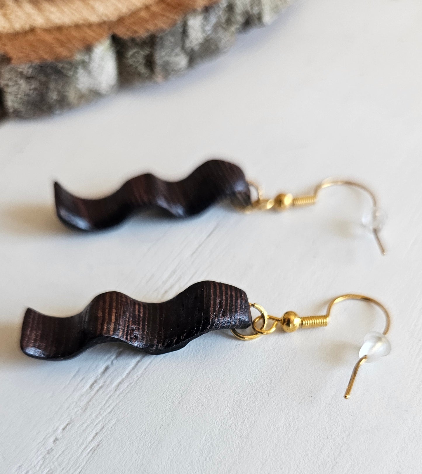 Boucles d'oreilles bois  - Au fil du Bois - artisanat de Haute-Loire - essence de bois : ébène - boucles d'oreilles uniques et originales