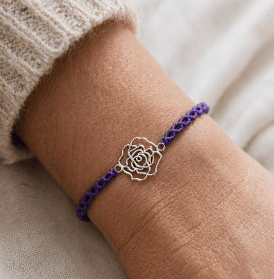 Bracelet "Rosa" - tissé-main - bijou fleur de rose couleur argent antique - bracelet couleur prune- artisanat Haute-Loire - Pecata - fermeture coulissante - taille unique