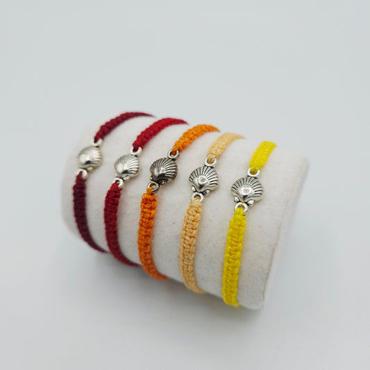 Bracelet Coquille : Le porte-bonheur du randonneur ! Bracelet tissé-main Coquille Saint-Jacques - bijou souvenir Chemin de saint Jacques de Compostelle 