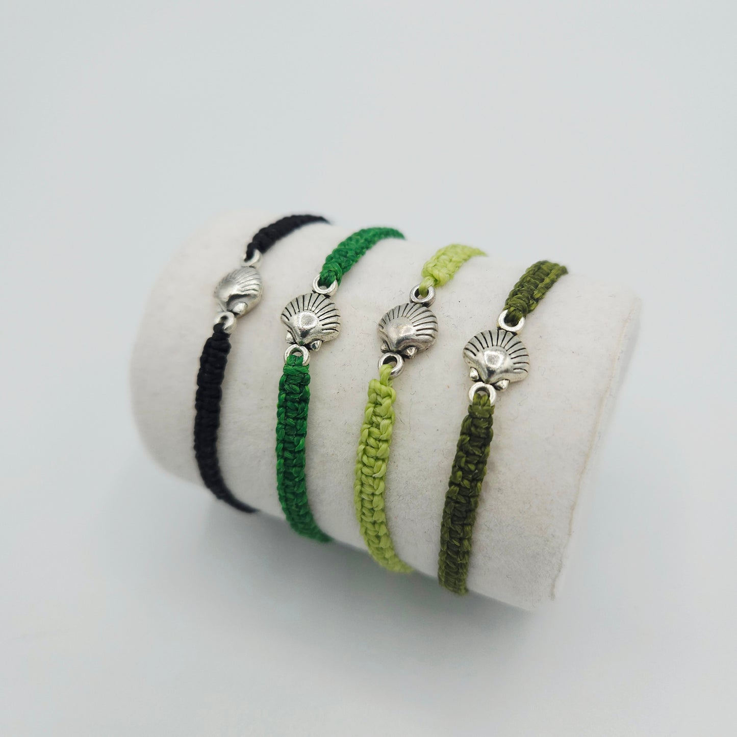 Bracelet Coquille : Le porte-bonheur du randonneur ! Bracelet tissé-main Coquille Saint-Jacques - bijou souvenir Chemin de saint Jacques de Compostelle 