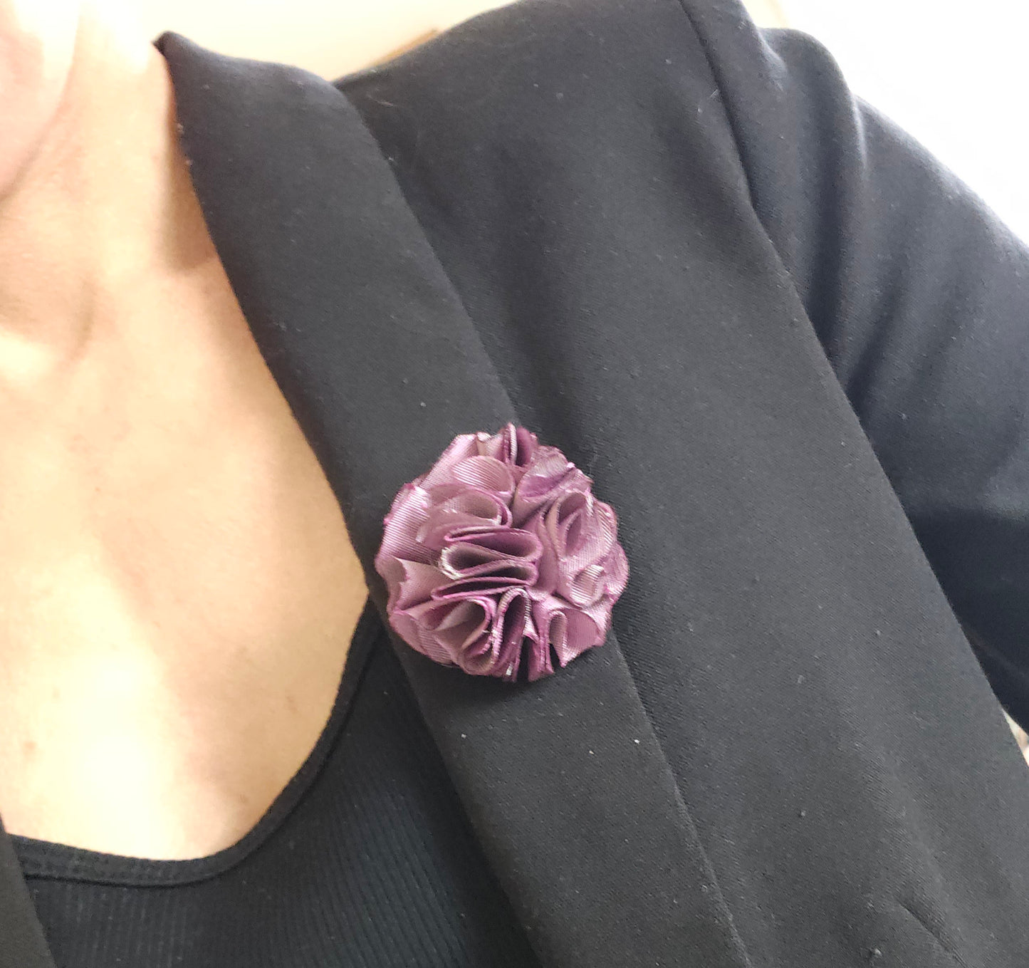 Broche aimantée couleur violet - en tissus taffeta upcyclé