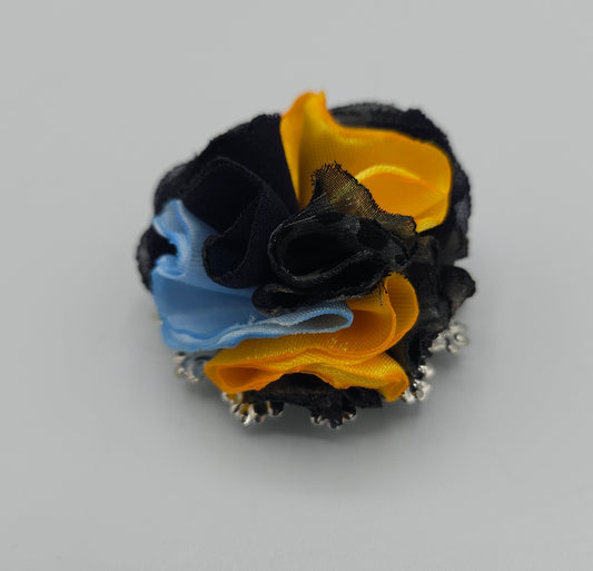 Broche aimantée Fleur multicolores - tissus recyclés - artisanat de haute-loire - création originale - style chic et élégant