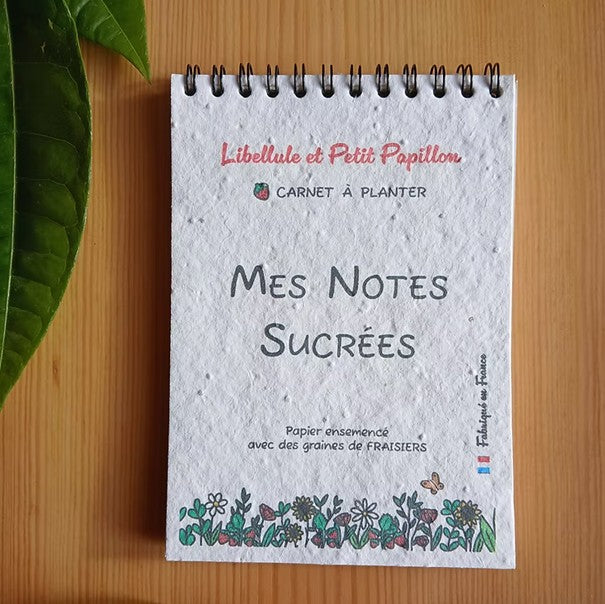 Carnet à planter  avec spirale de type bloc notes. Couverture et dos de couverture incrustés de graines de fleurs. Papier recyclé et encres vegetales. Fabriqué en France. 