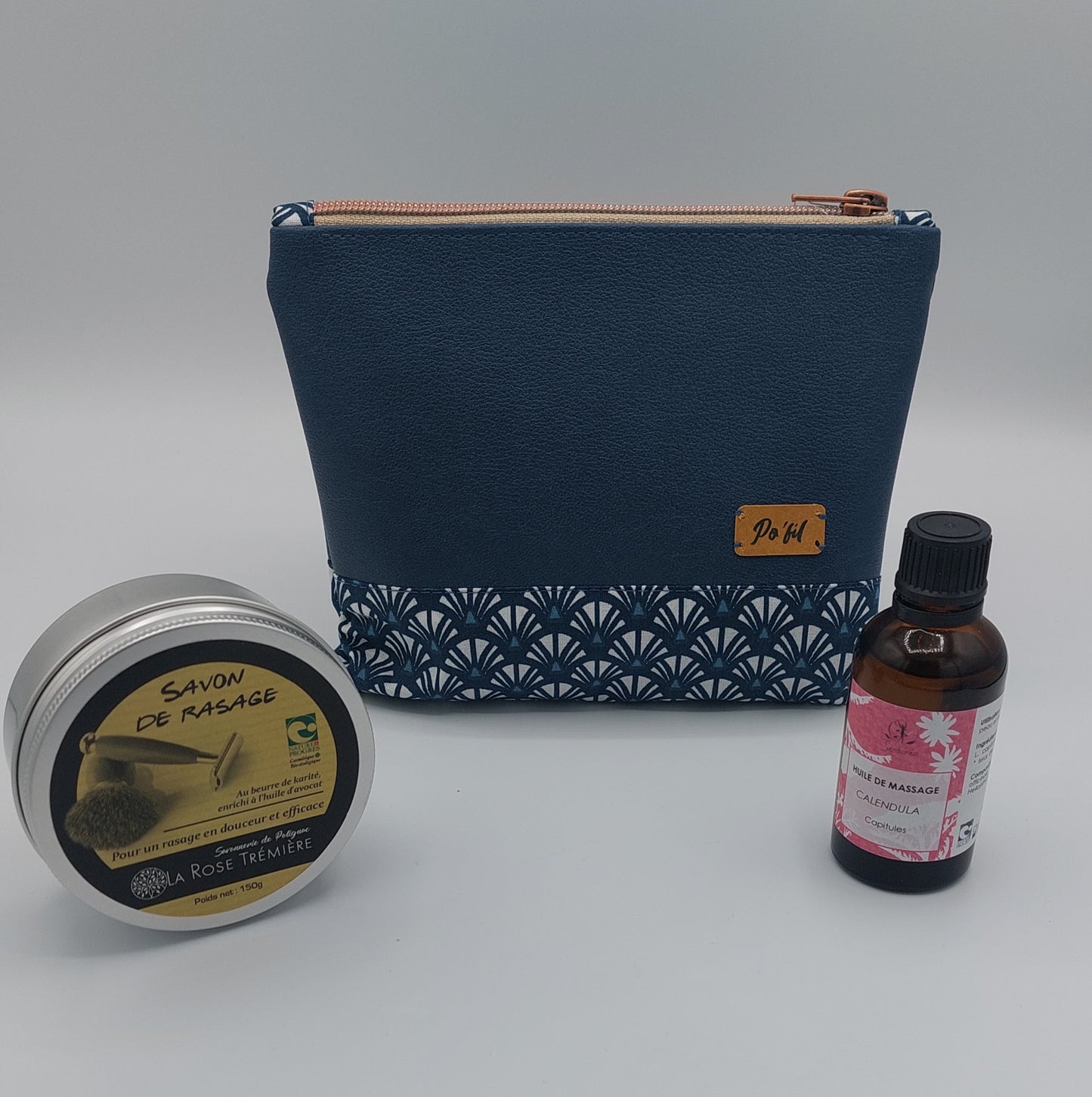 Coffret bien etre homme petite trousse savon de rasage artisanale huile de soin calendula - trousse plate similicuir bleu métalisé