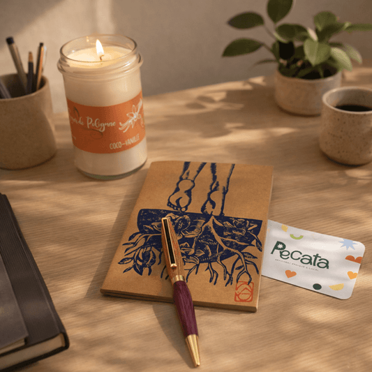 coffret cadeaux artisanat de haute-loire - écriture et inspiration ( stylo à bille en bois tourné, carnet linogravure, bougie parfumé)