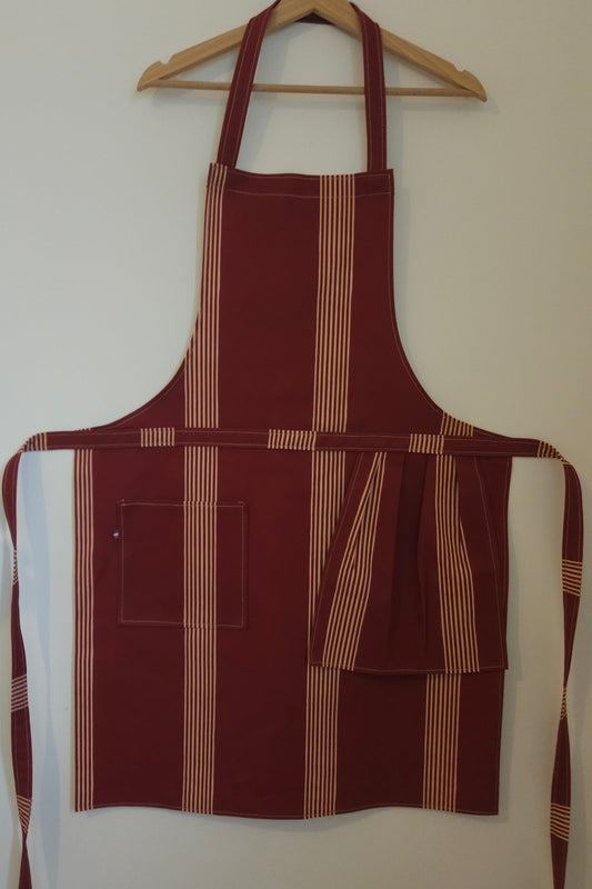 Grand tablier de cuisine avec poche et torchon intégré. couleur touge bordeaux avec rayures beige. Tablier mixte ( homme/femme). textile de aute qualité - artisanat de Haute-Loire